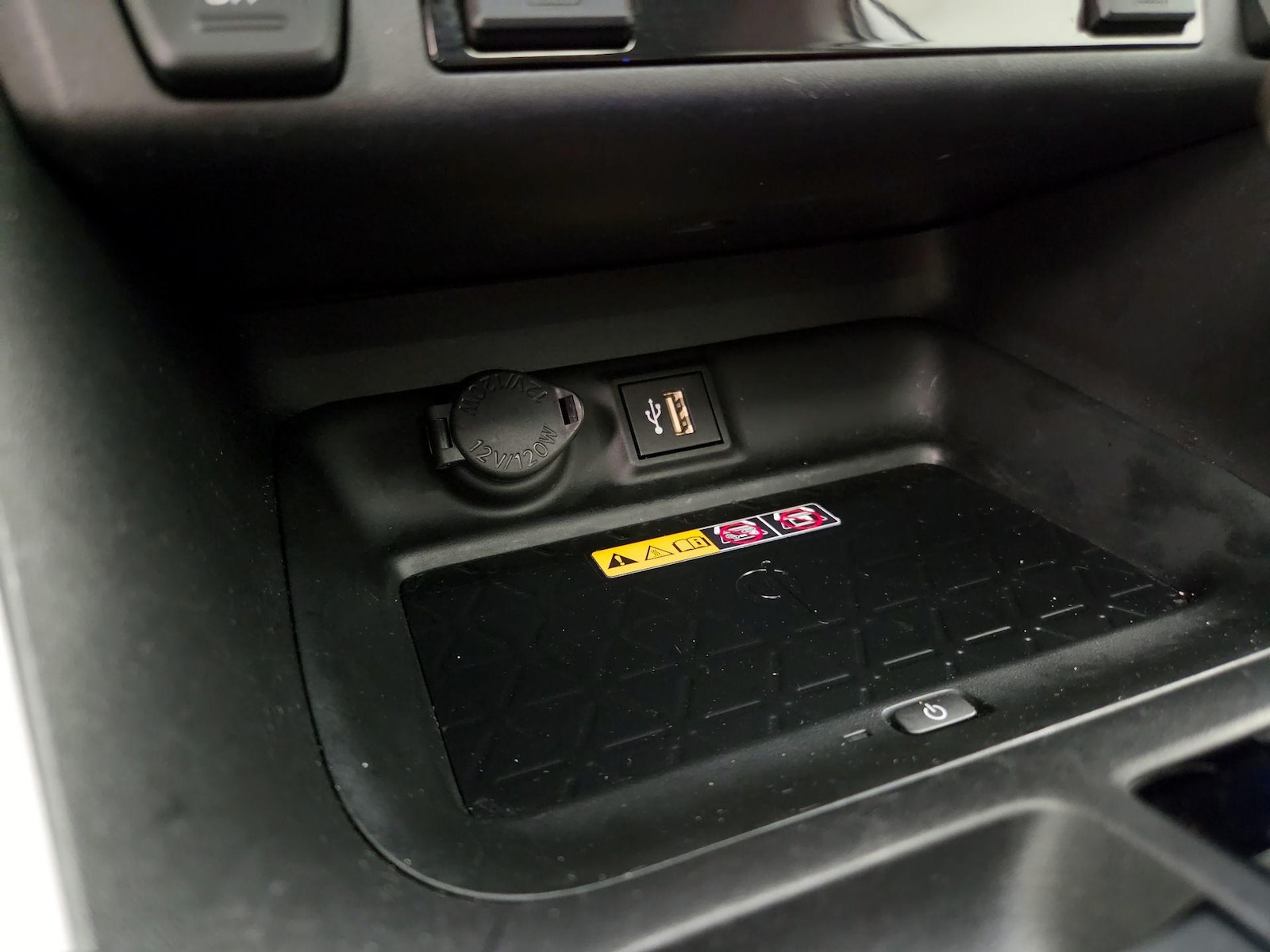 2025 Toyota RAV4 XLE Premium - Photo 19