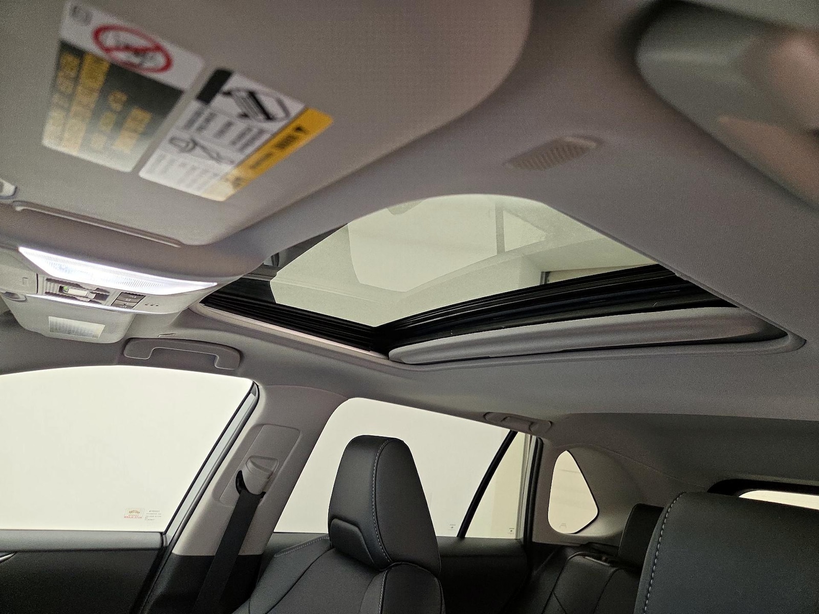 2025 Toyota RAV4 XLE Premium - Photo 20