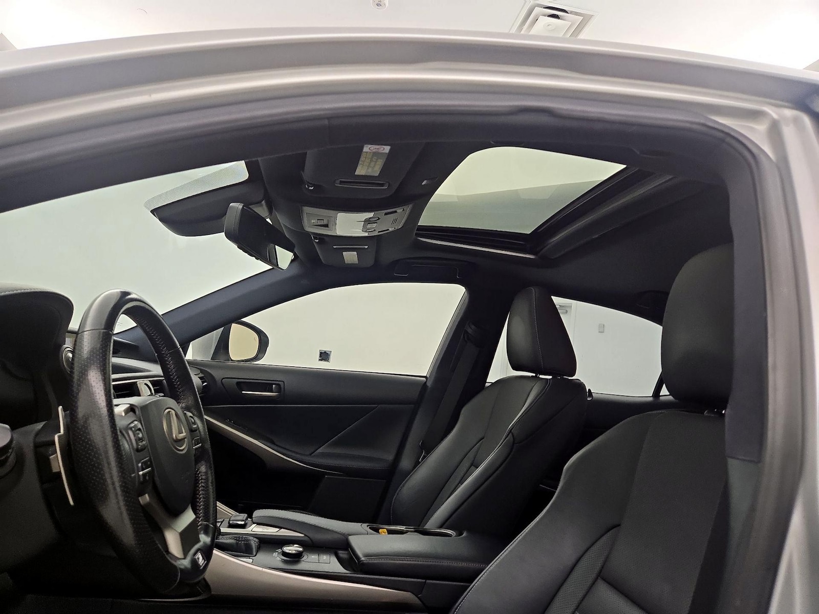 Sunroof(s) & Overhead Airbags