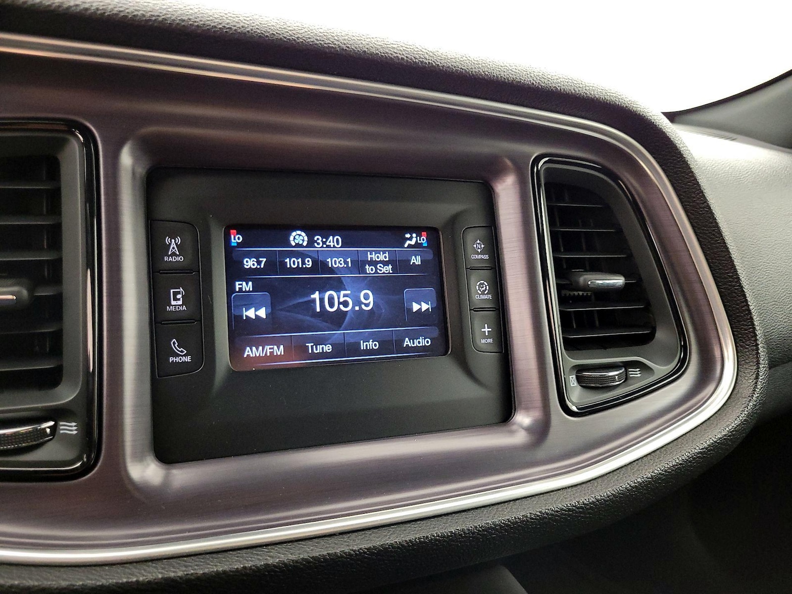 2015 Dodge Challenger SXT - Photo 16