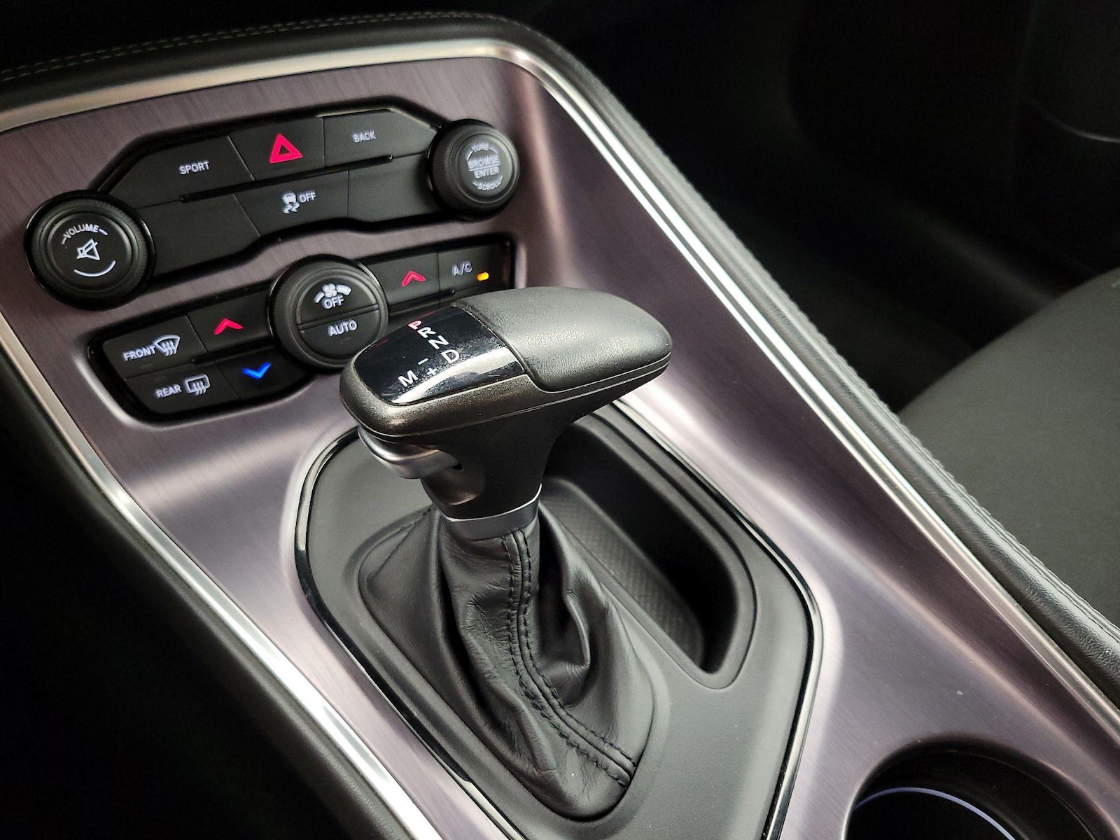 2015 Dodge Challenger SXT - Photo 18