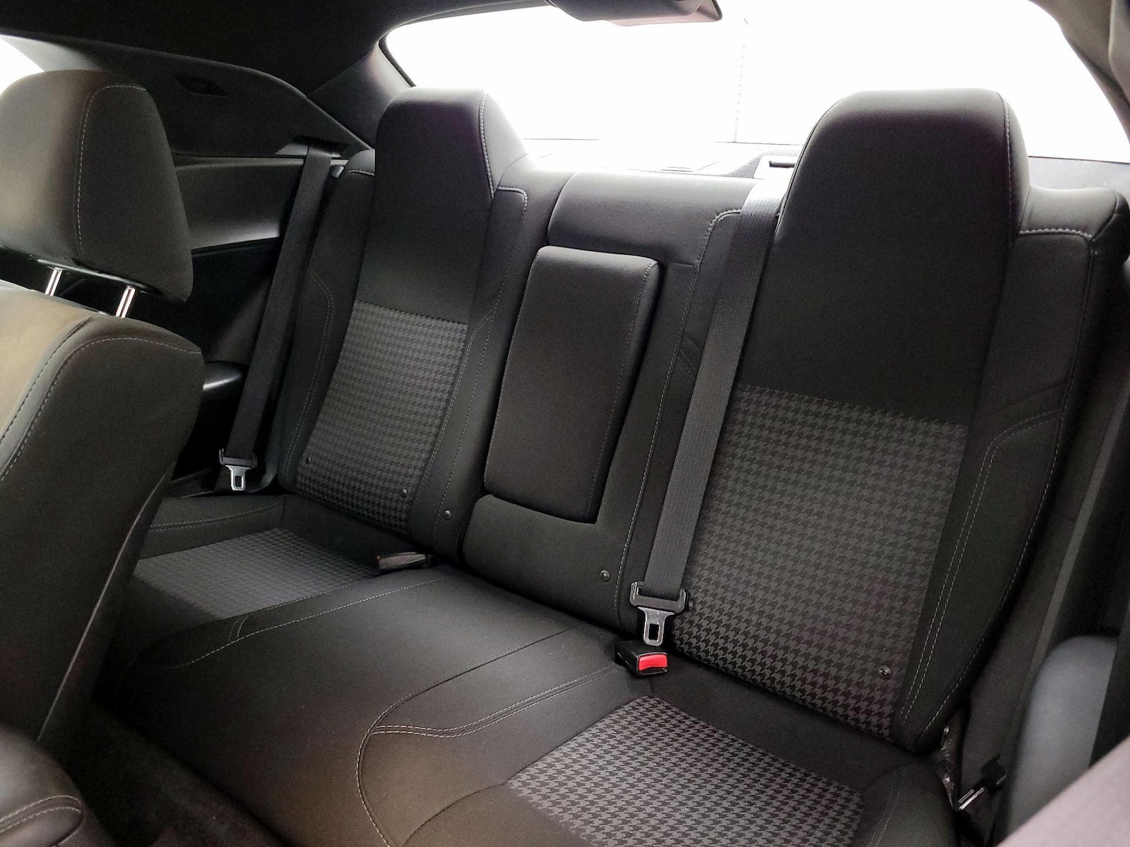 2015 Dodge Challenger SXT - Photo 19