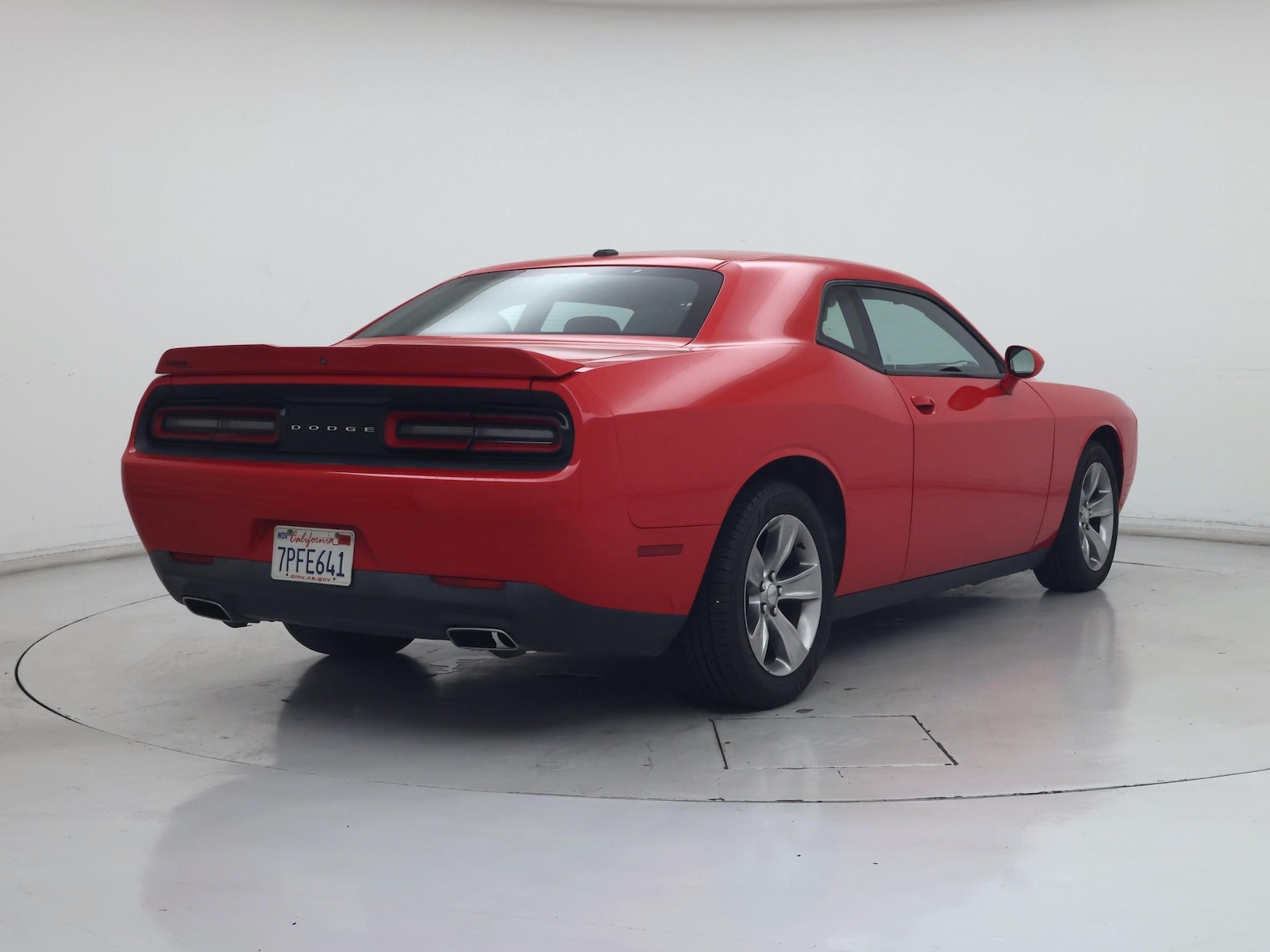 2015 Dodge Challenger SXT - Photo 9