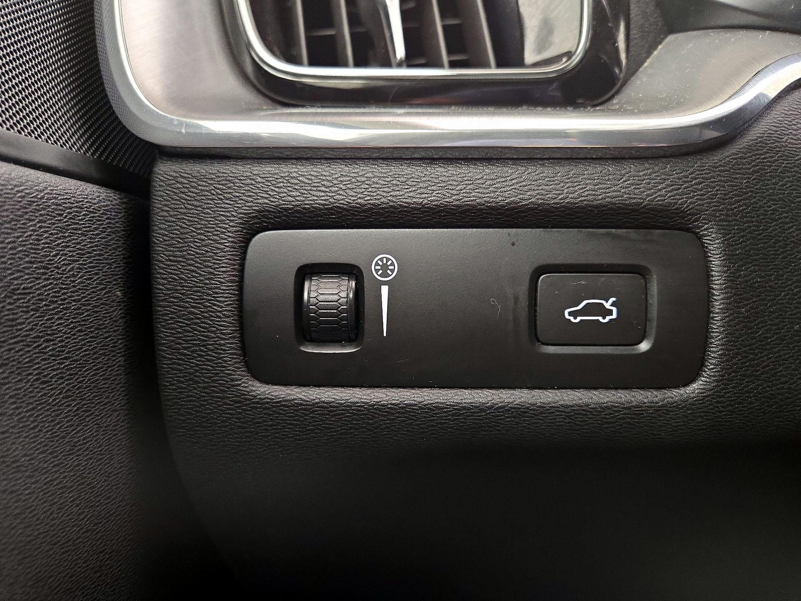 2019 Volvo XC60 Momentum - Photo 14