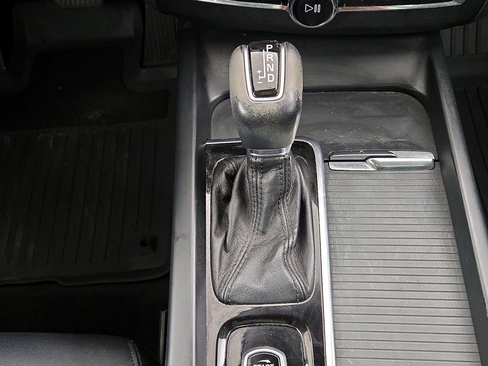 2019 Volvo XC60 Momentum - Photo 19