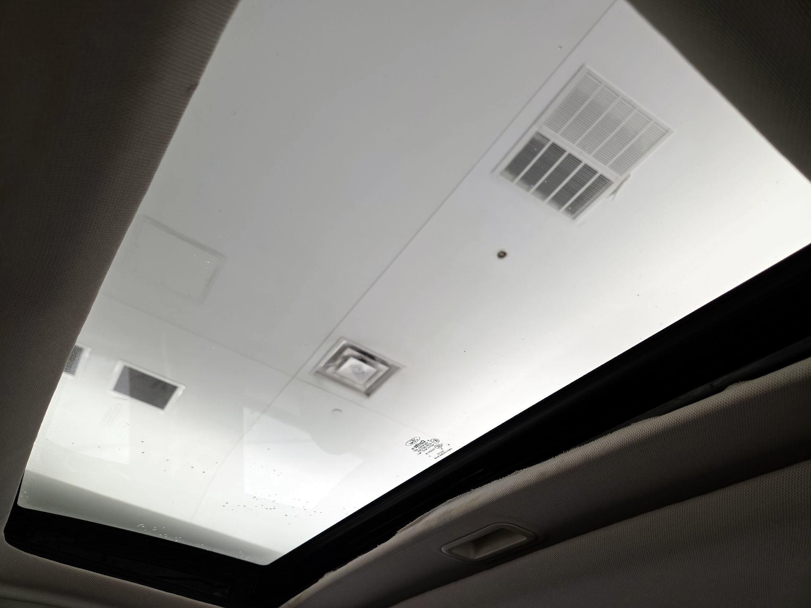 Sunroof(s) & Overhead Airbags