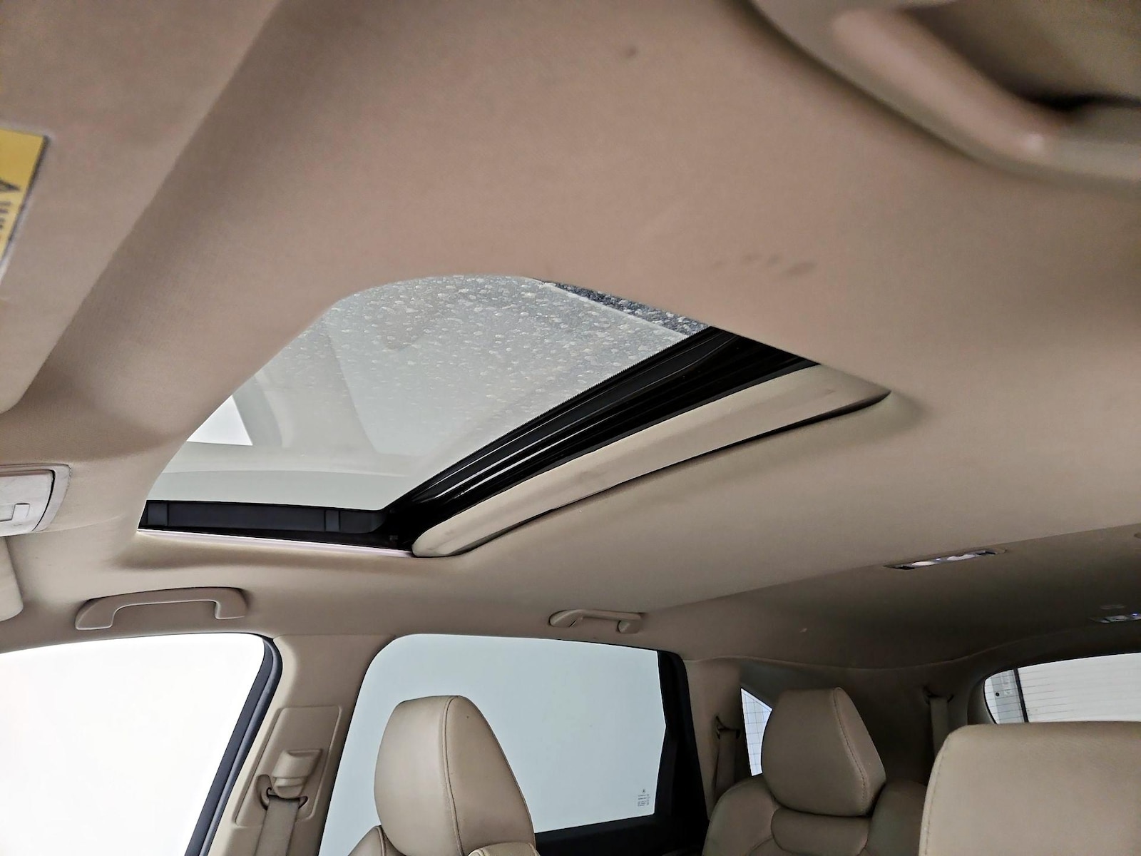 Sunroof(s) & Overhead Airbags