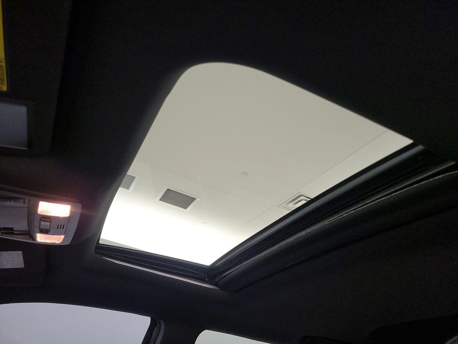 Sunroof(s) & Overhead Airbags