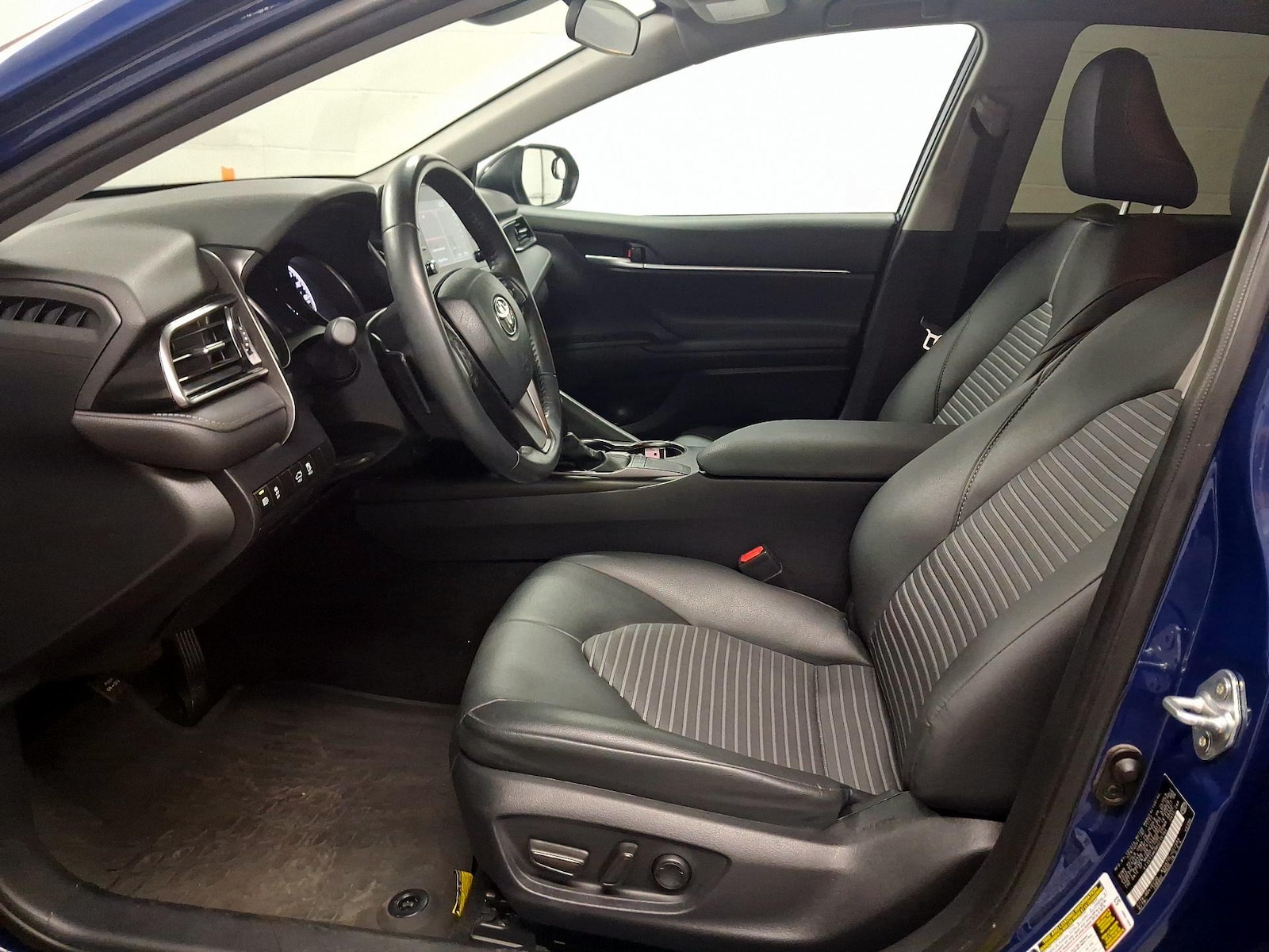 Power Seat(s) & Side Airbags