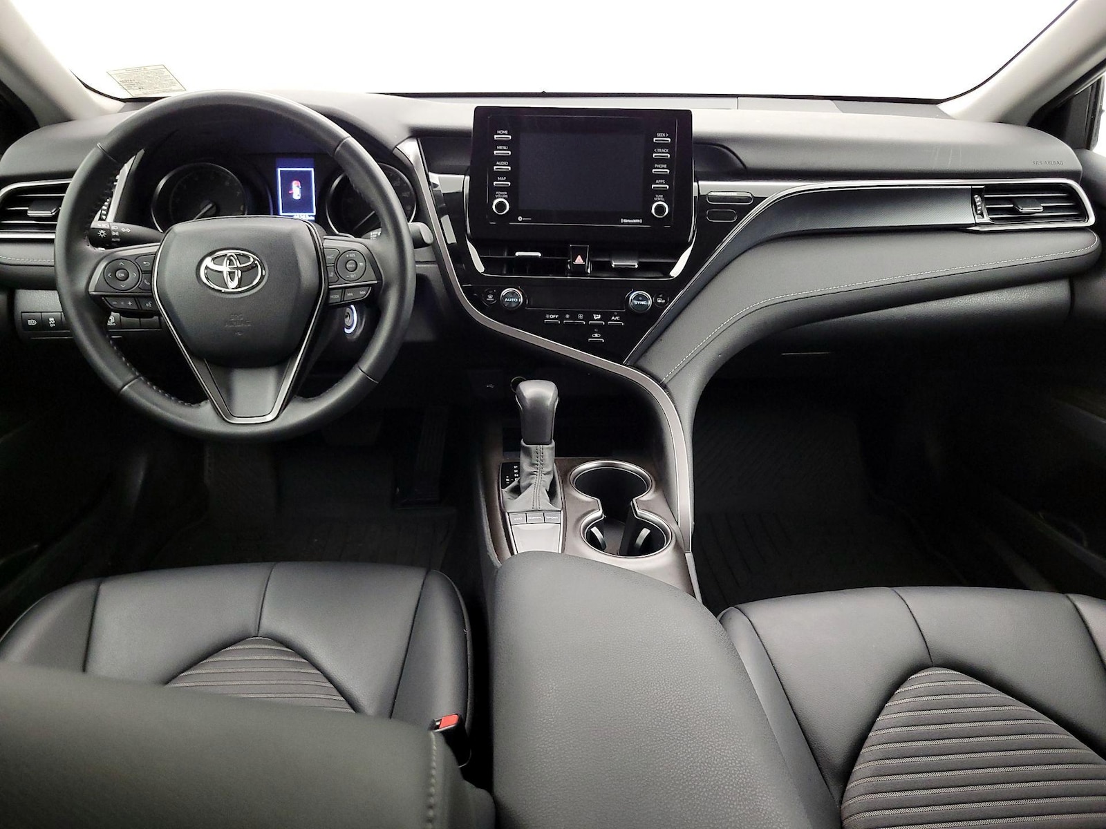 2022 Toyota Camry SE - Photo 10