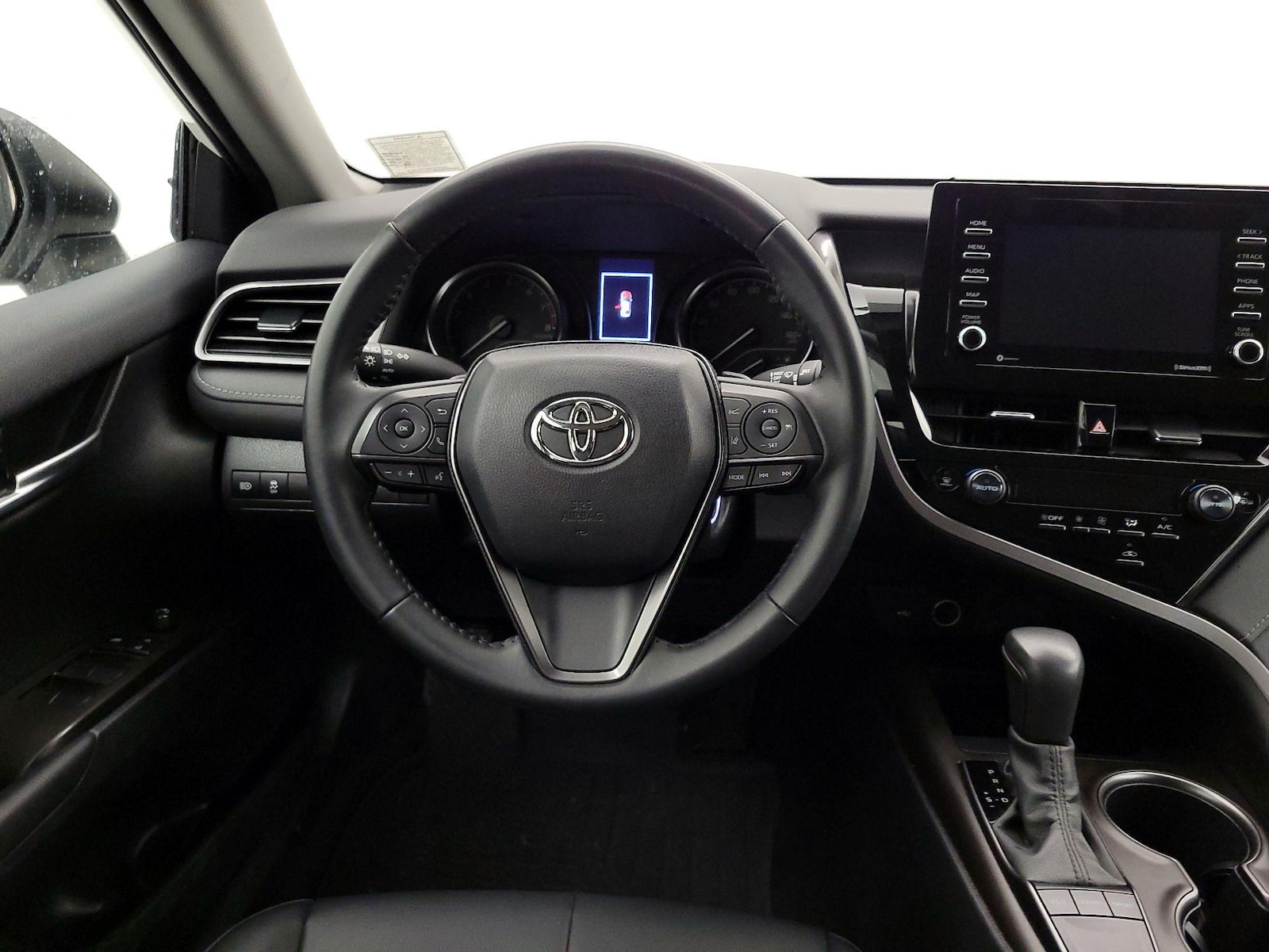 2022 Toyota Camry SE - Photo 11
