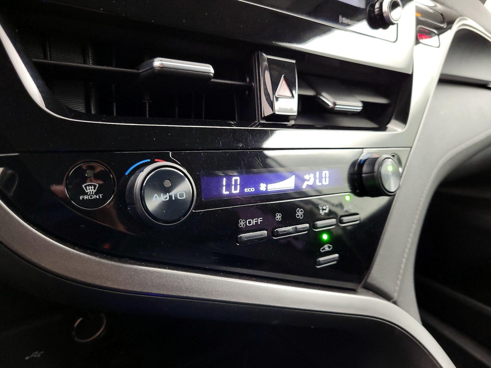 2022 Toyota Camry SE - Photo 17