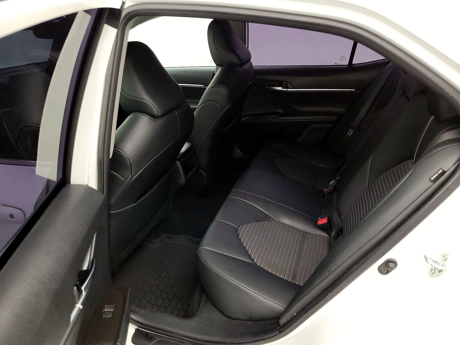 2022 Toyota Camry SE - Photo 19