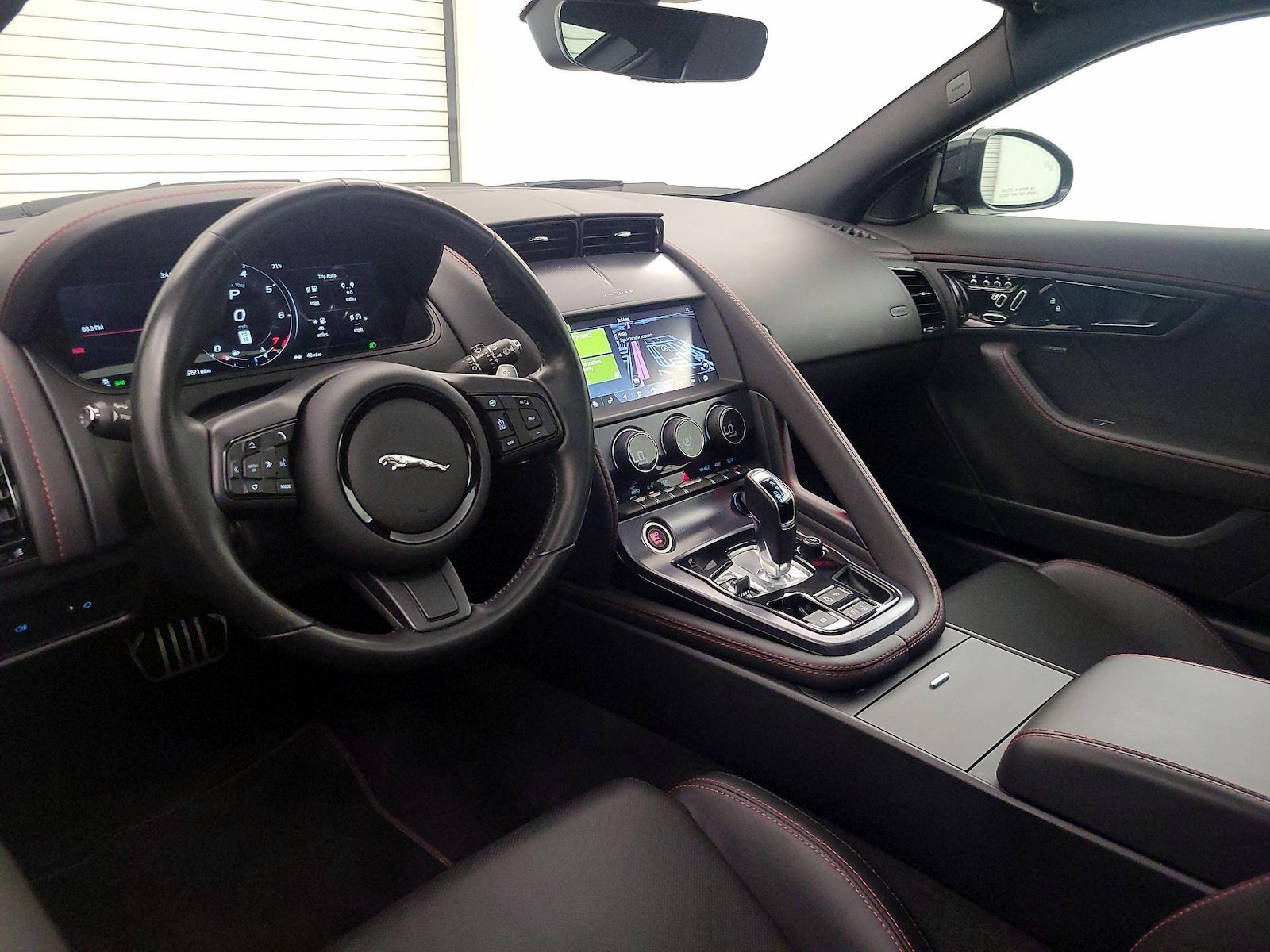 2022 Jaguar F-TYPE R-Dynamic - Photo 10