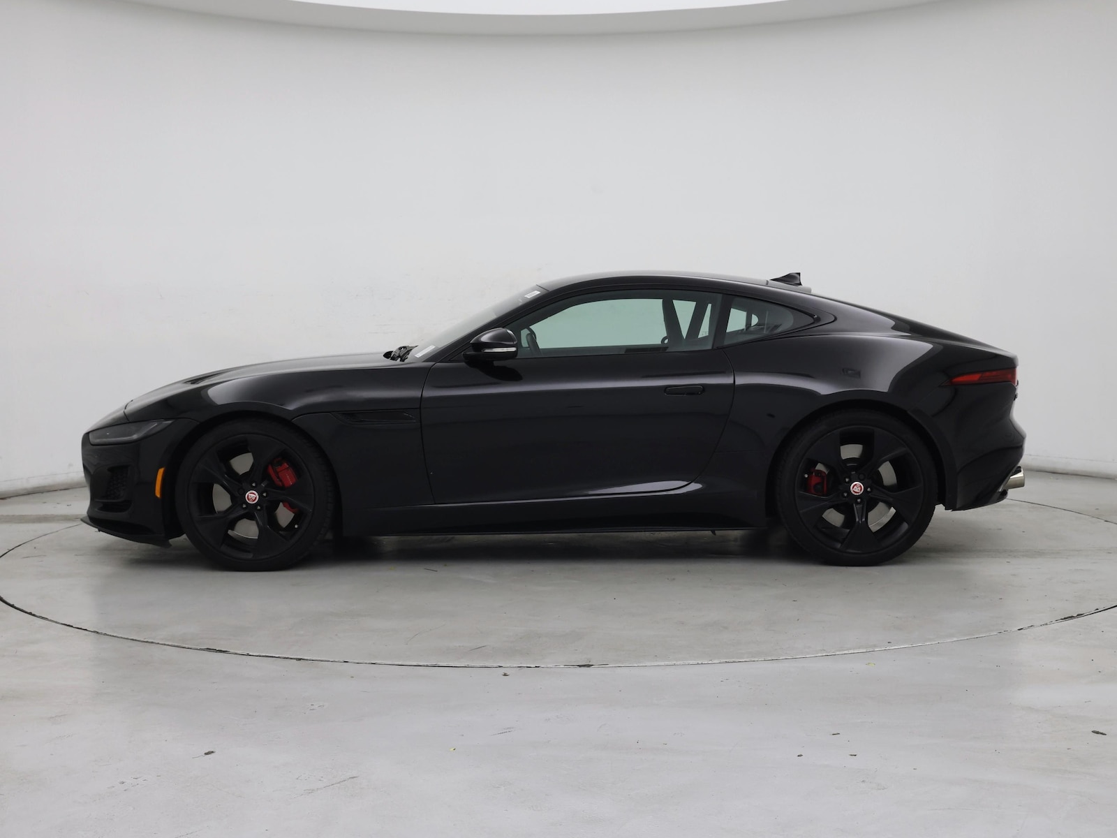 2022 Jaguar F-TYPE R-Dynamic - Photo 4