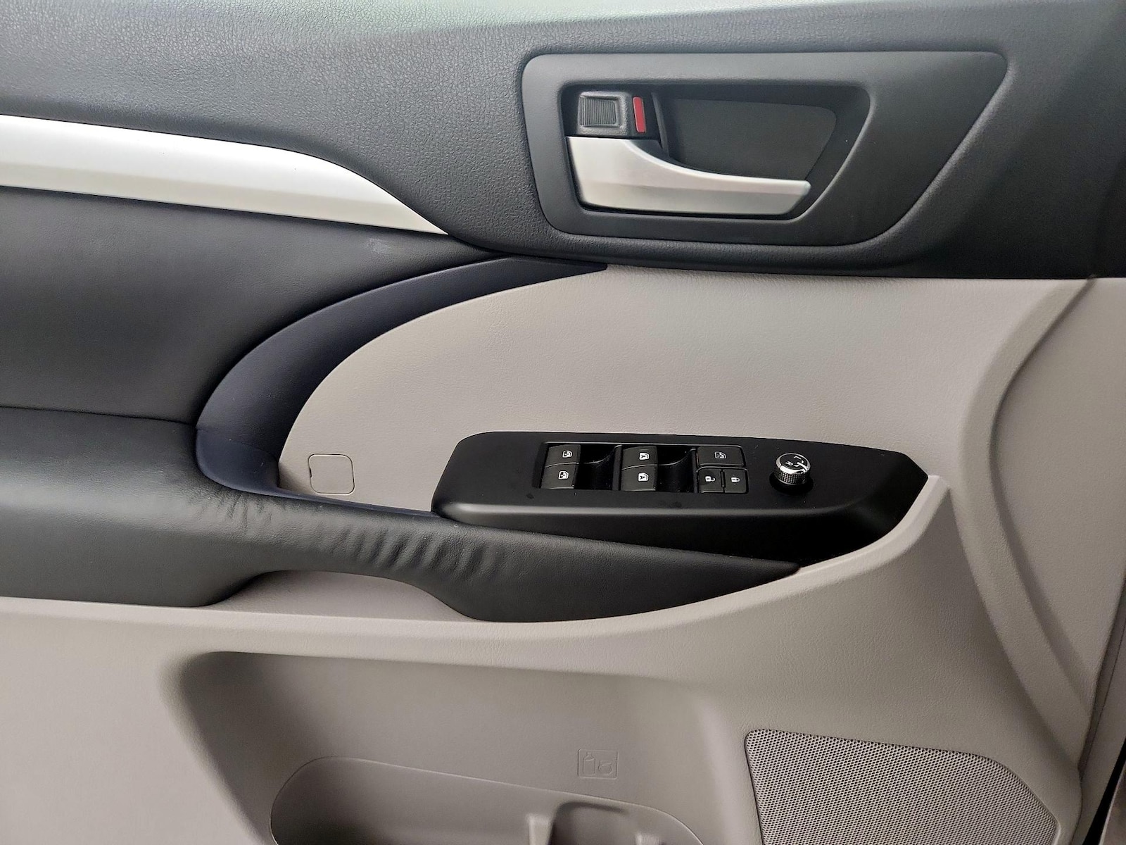 2014 Toyota Highlander XLE - Photo 11