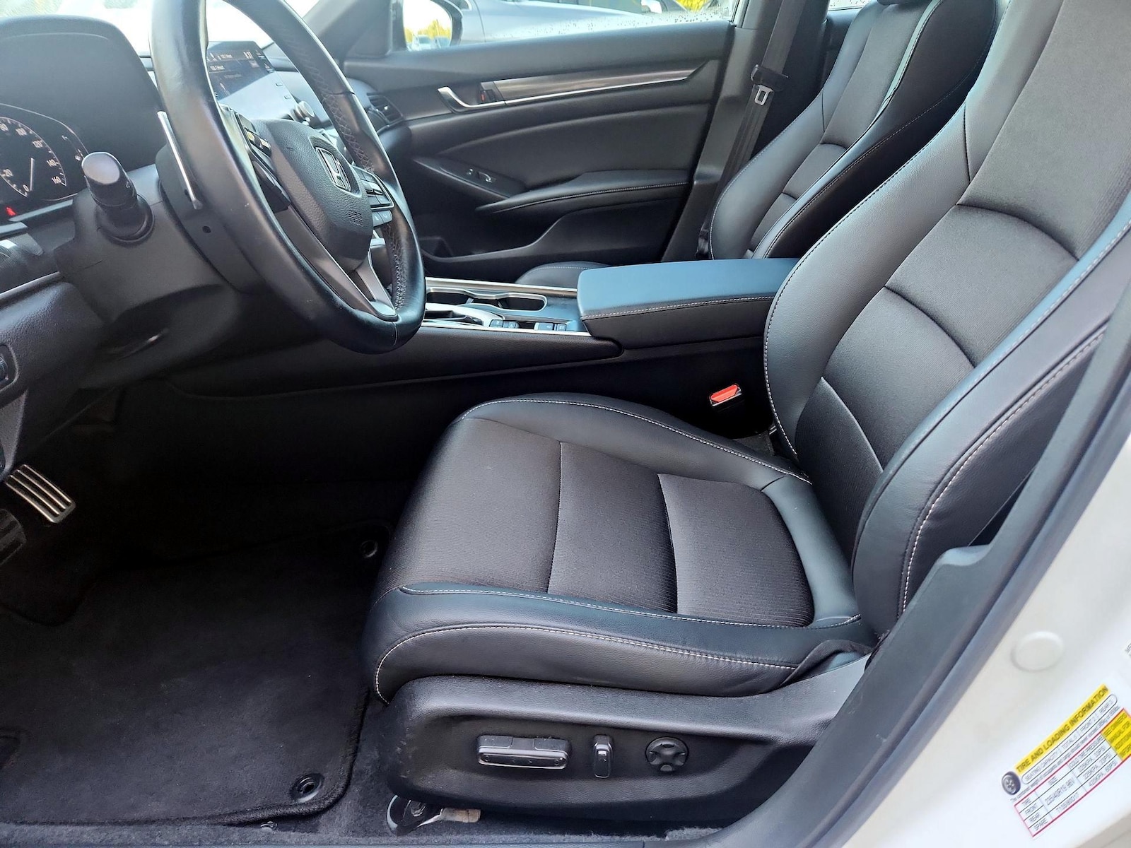 Power Seat(s) & Side Airbags