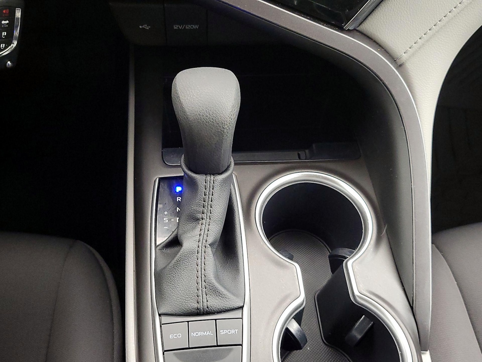 2023 Toyota Camry LE - Photo 18