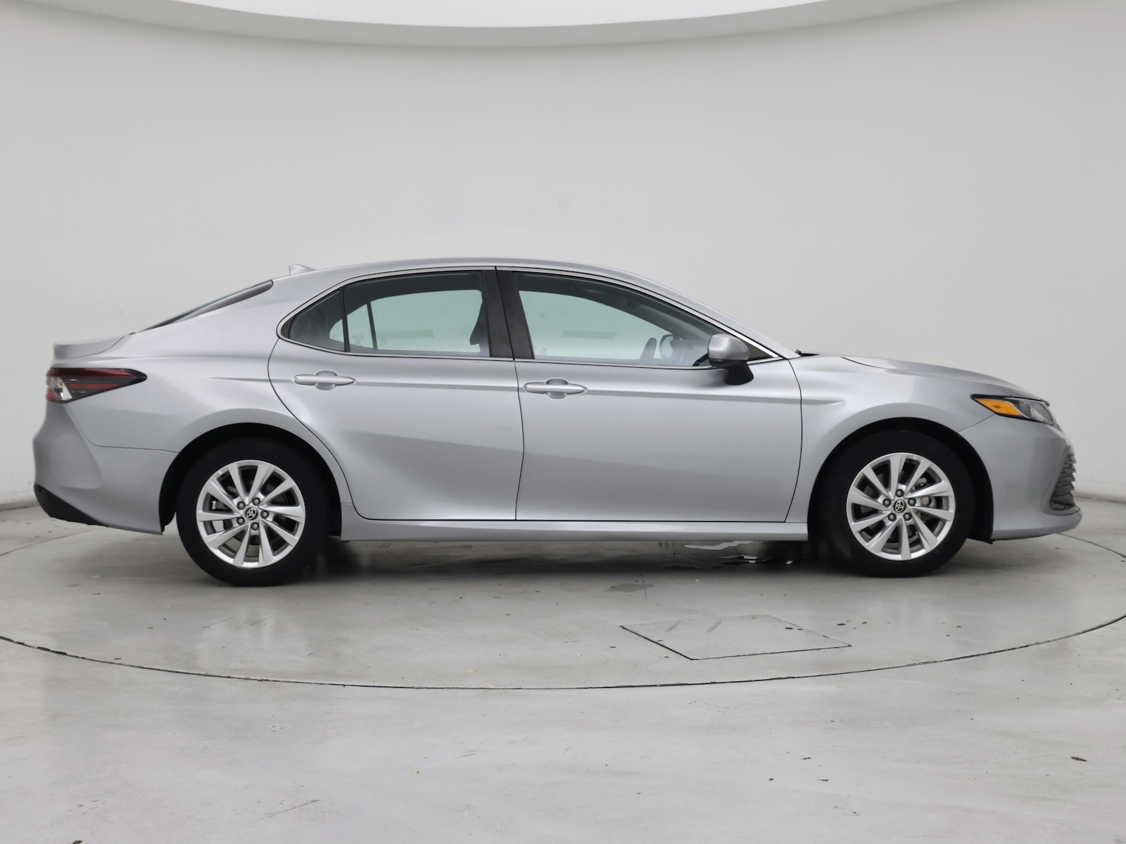 2023 Toyota Camry LE - Photo 8
