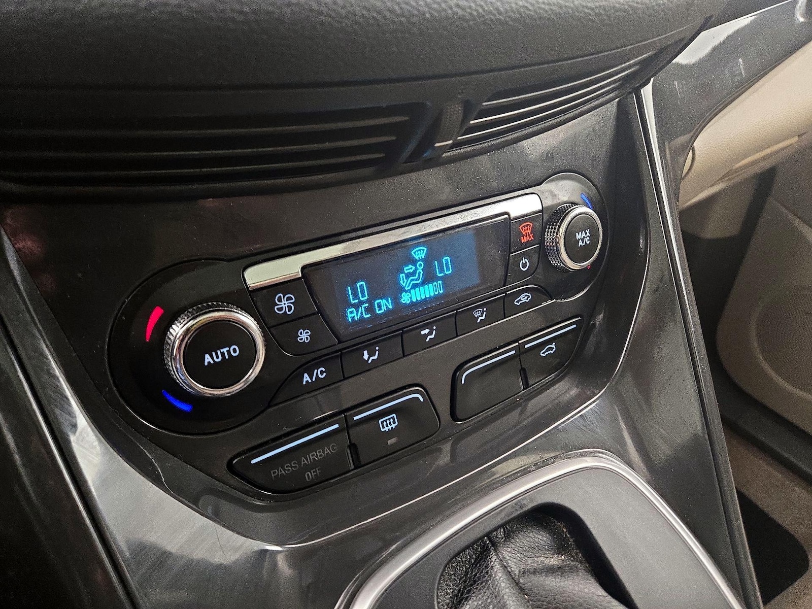 2014 Ford Escape Titanium - Photo 17