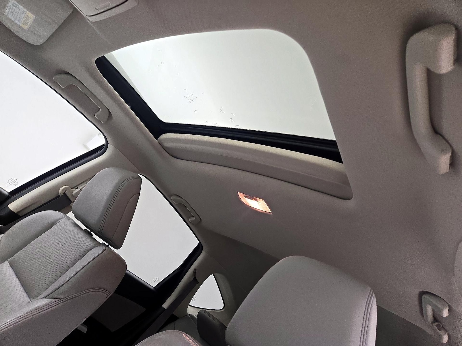 Sunroof(s) & Overhead Airbags