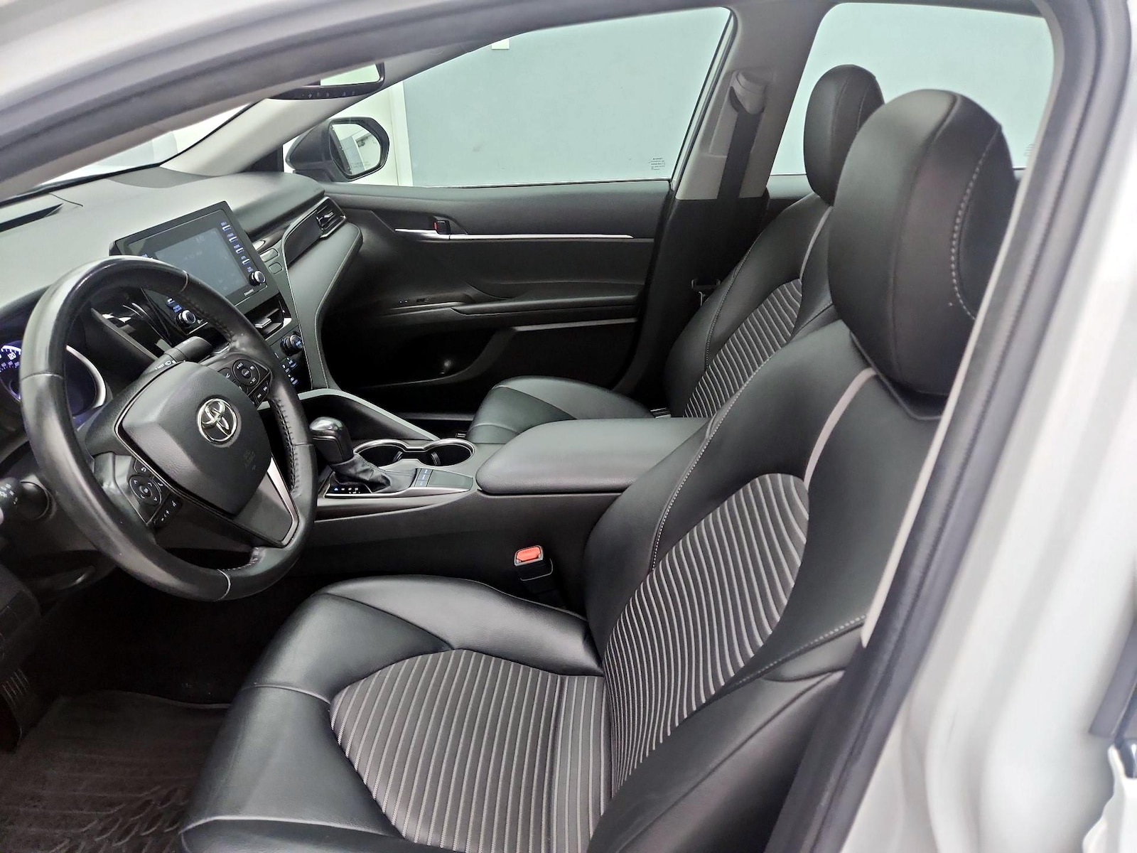 Power Seat(s) & Side Airbags
