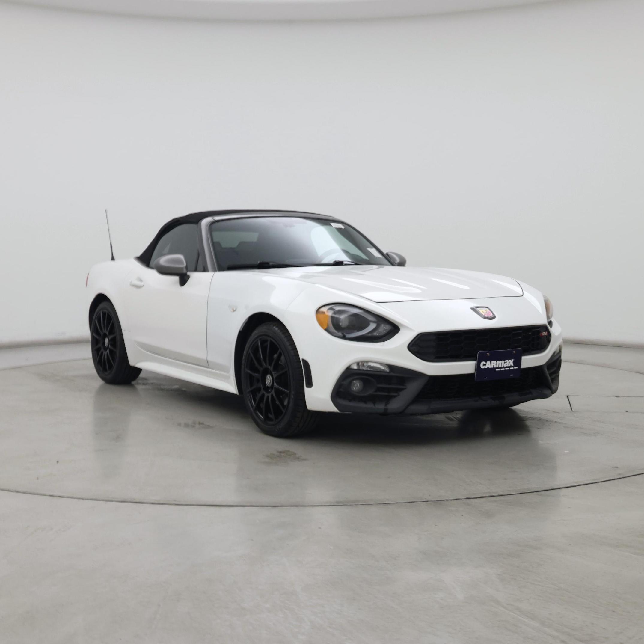 White 2017 FIAT 124 Spider Convertible Rear-Wheel Drive Manual