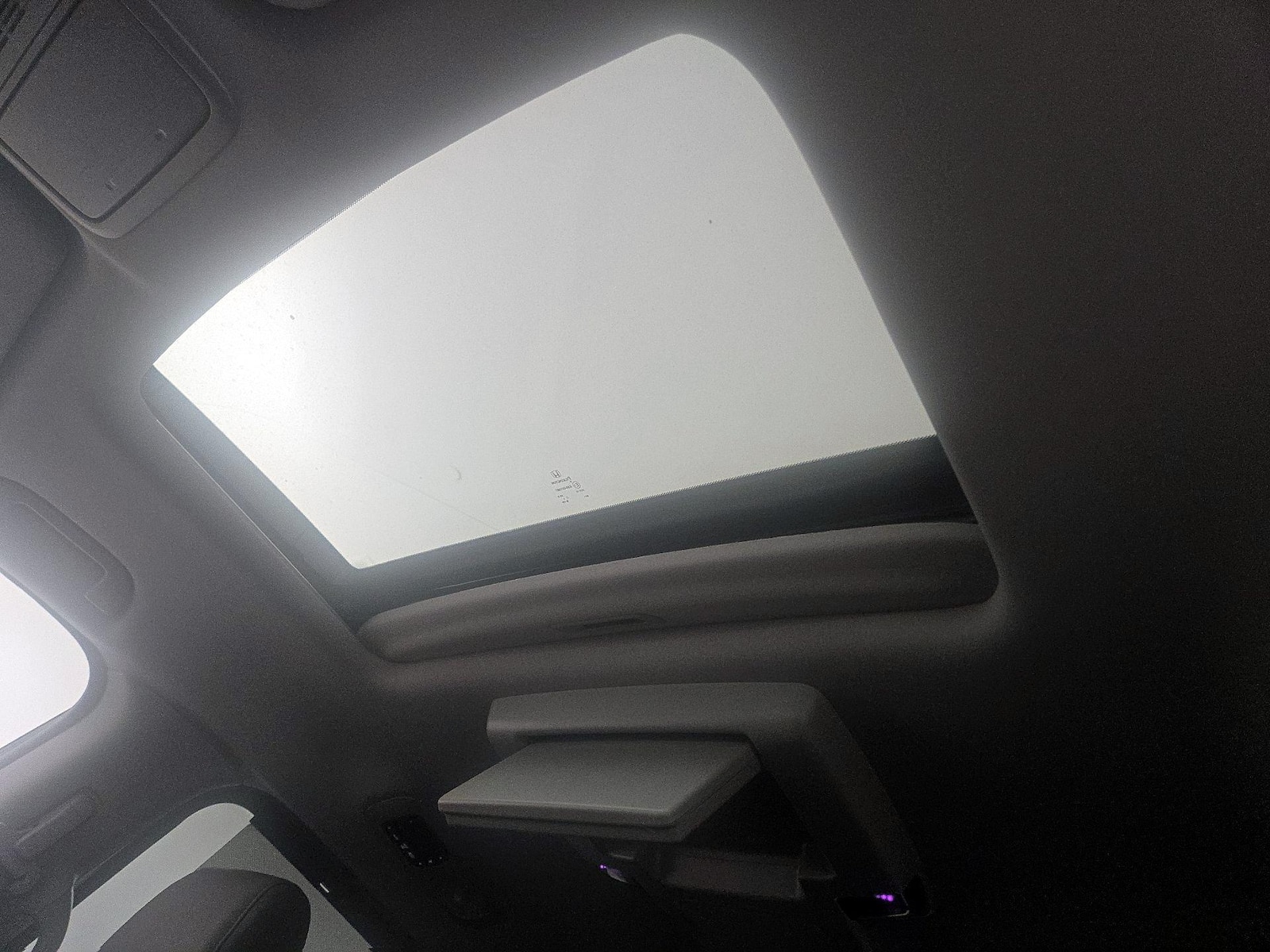 Sunroof(s) & Overhead Airbags