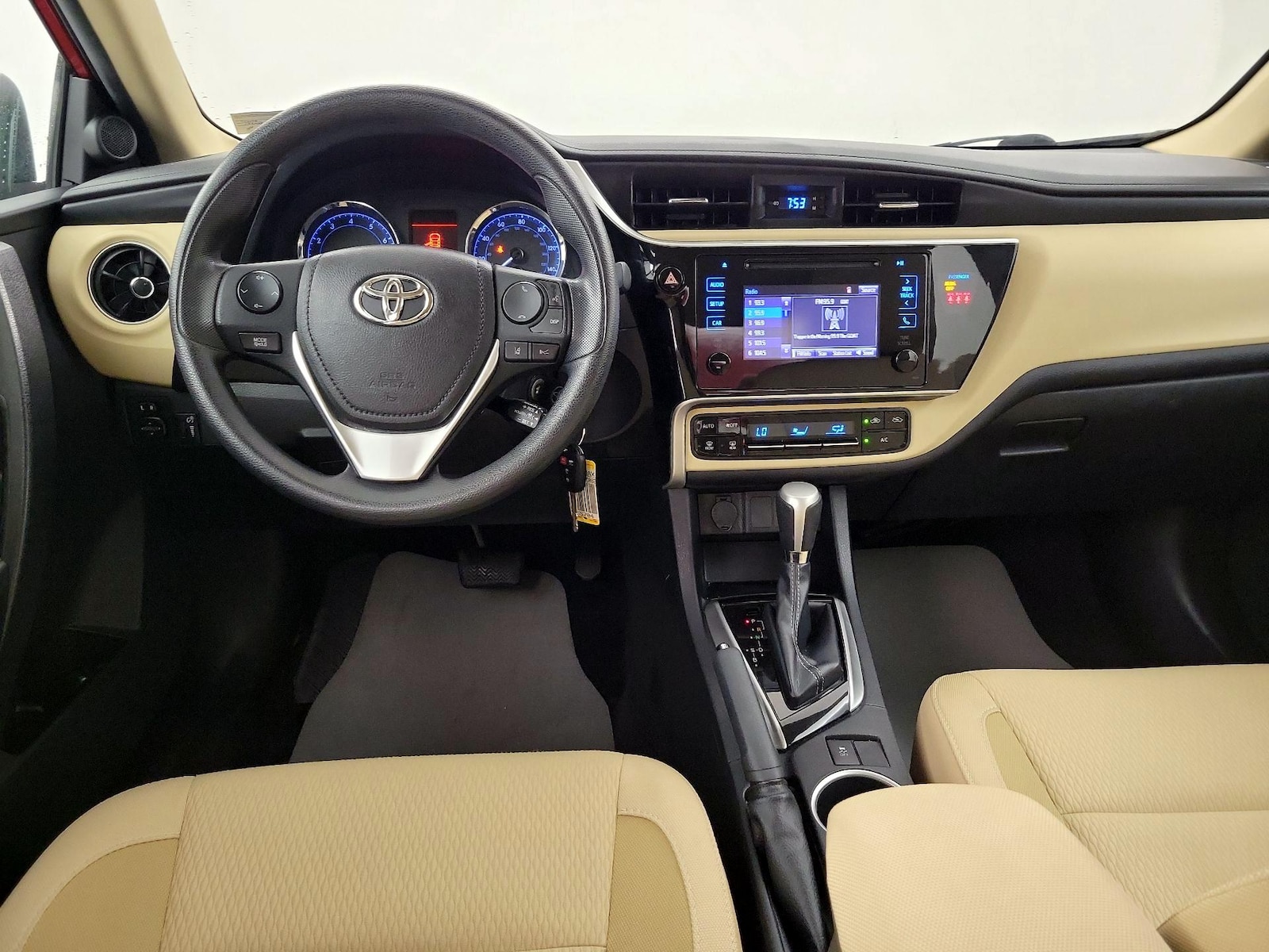 2018 Toyota Corolla LE - Photo 10