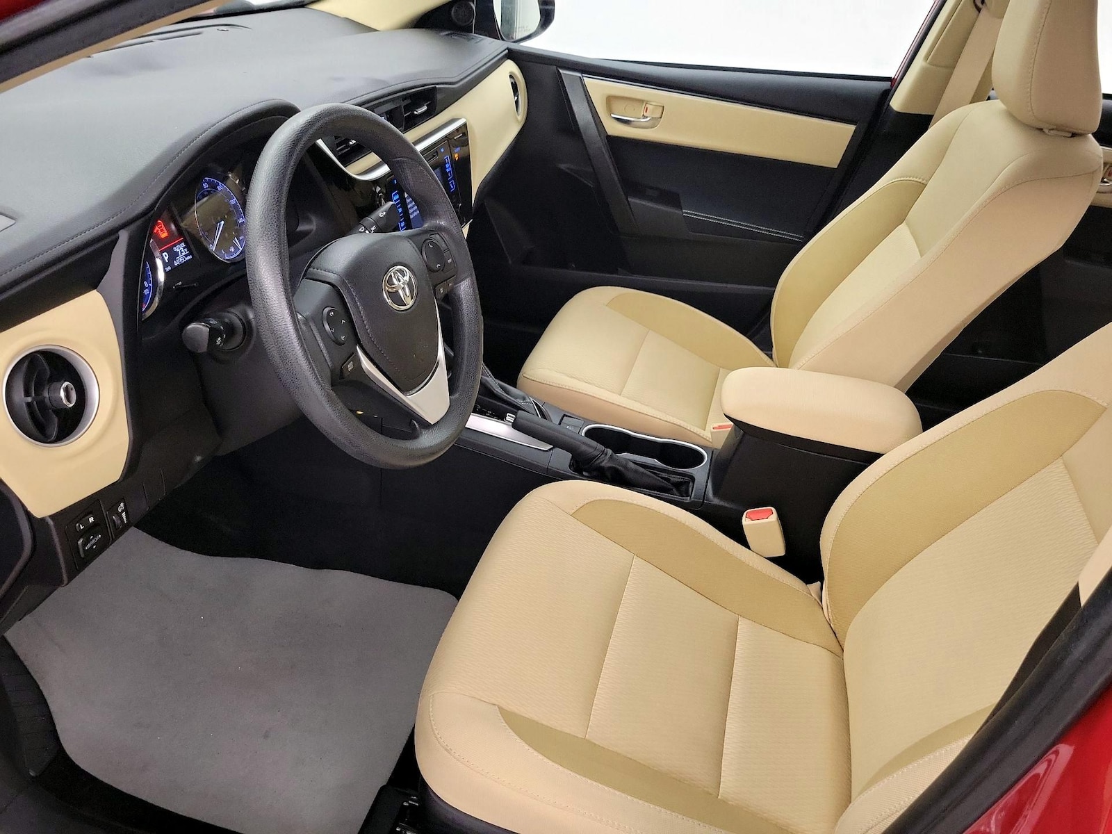 2018 Toyota Corolla LE - Photo 12