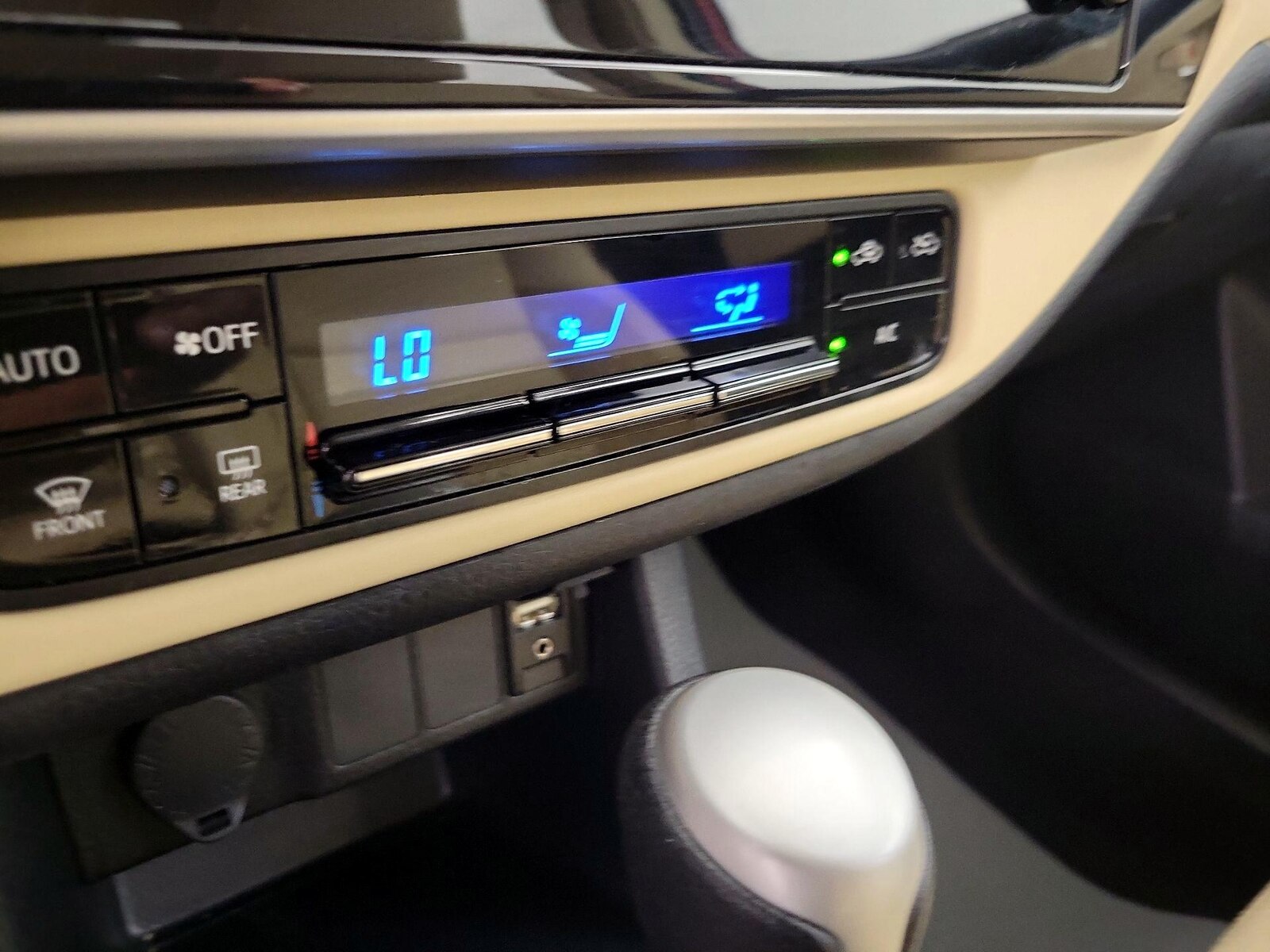 2018 Toyota Corolla LE - Photo 17