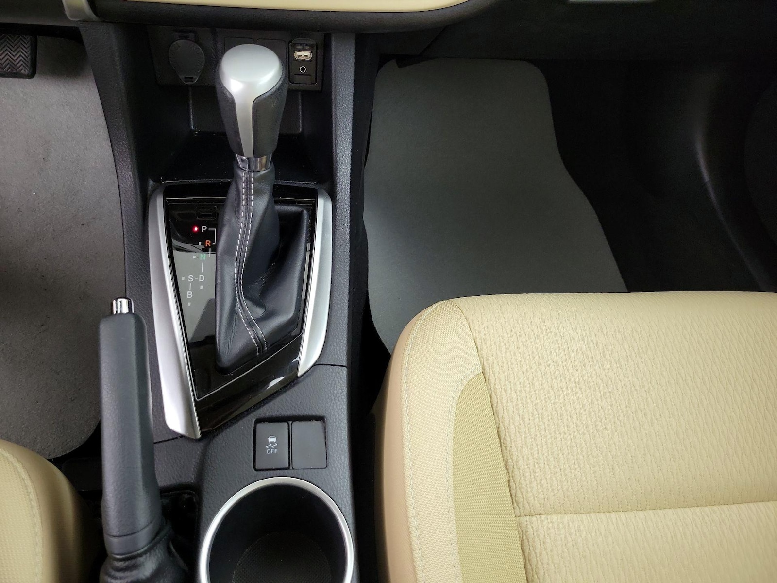 2018 Toyota Corolla LE - Photo 18