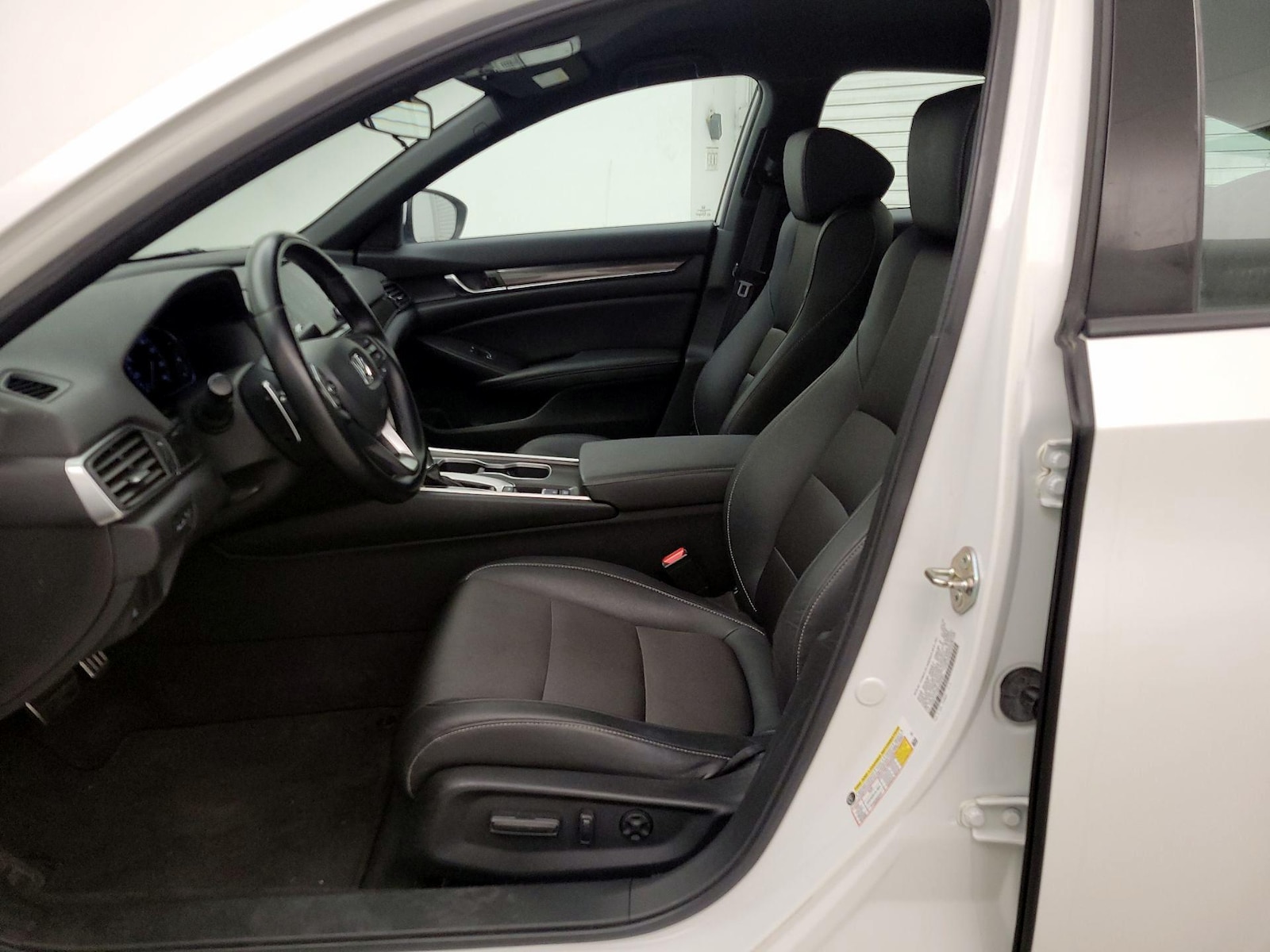 Power Seat(s) & Side Airbags