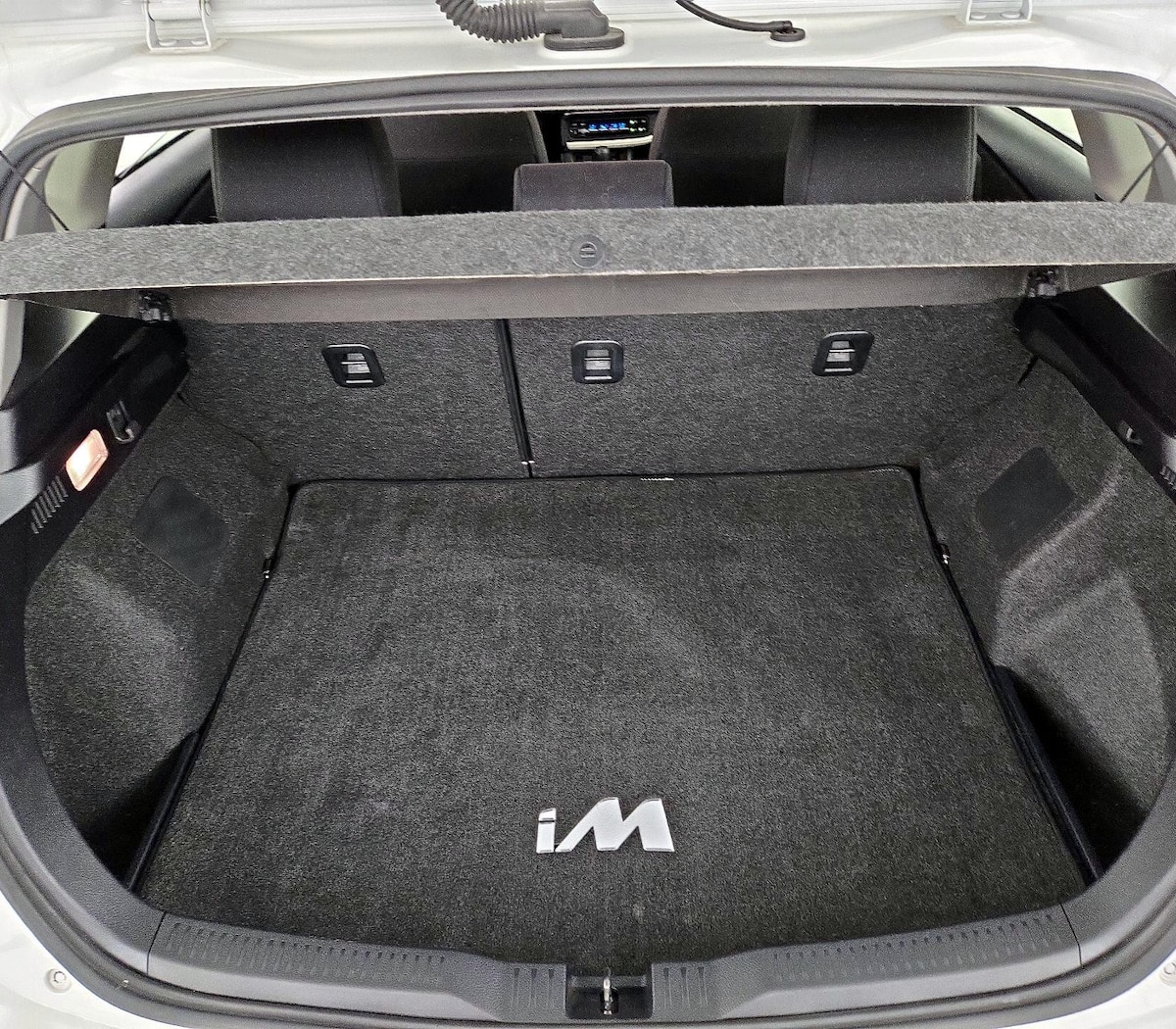 Trunk/Cargo (Seats Up)