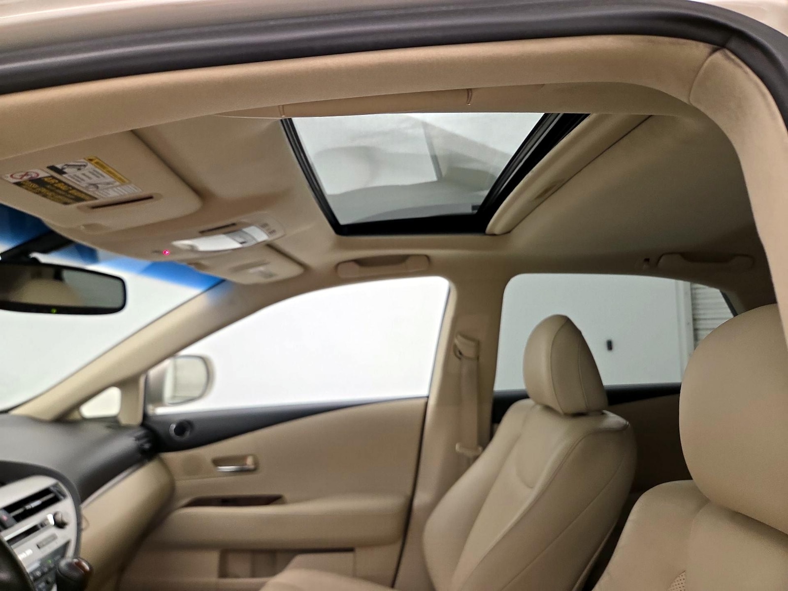 Sunroof(s) & Overhead Airbags