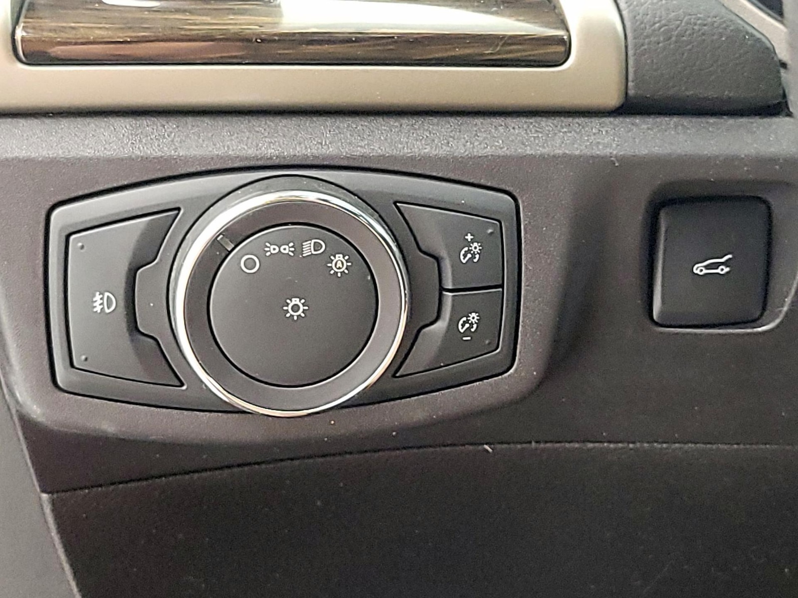 2016 Ford Fusion Hybrid SE - Photo 14
