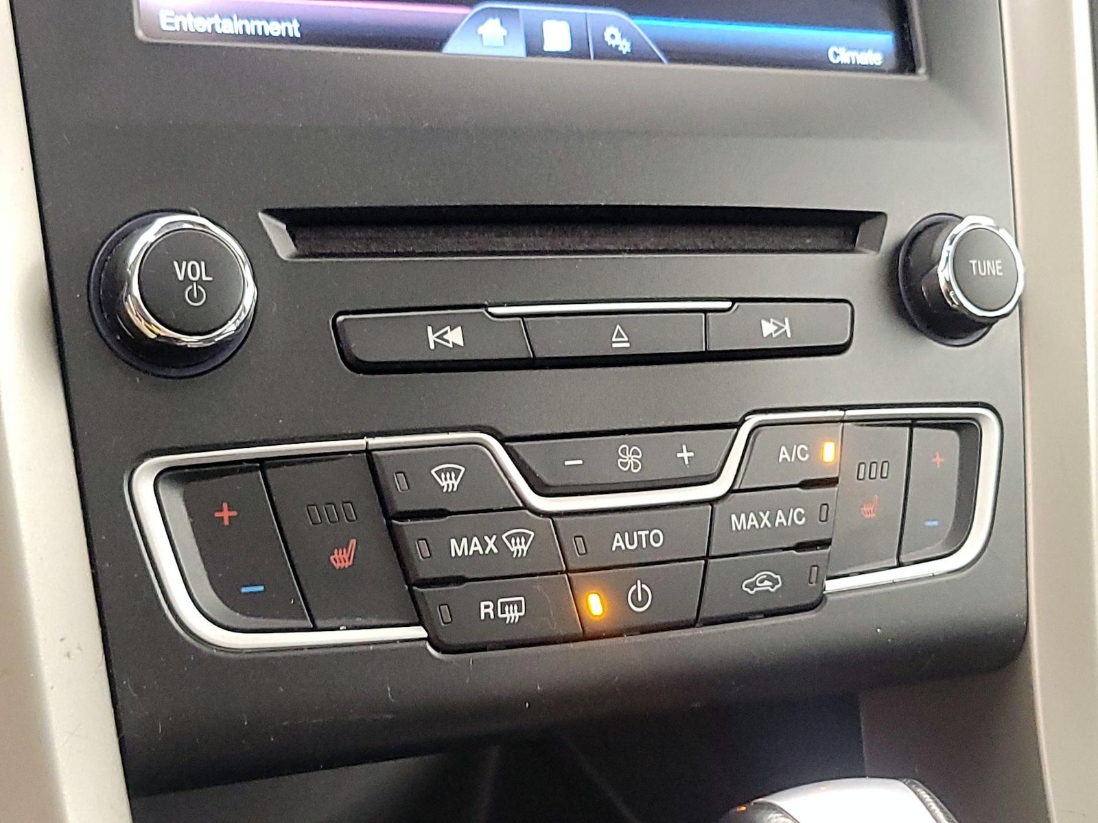 2016 Ford Fusion Hybrid SE - Photo 17