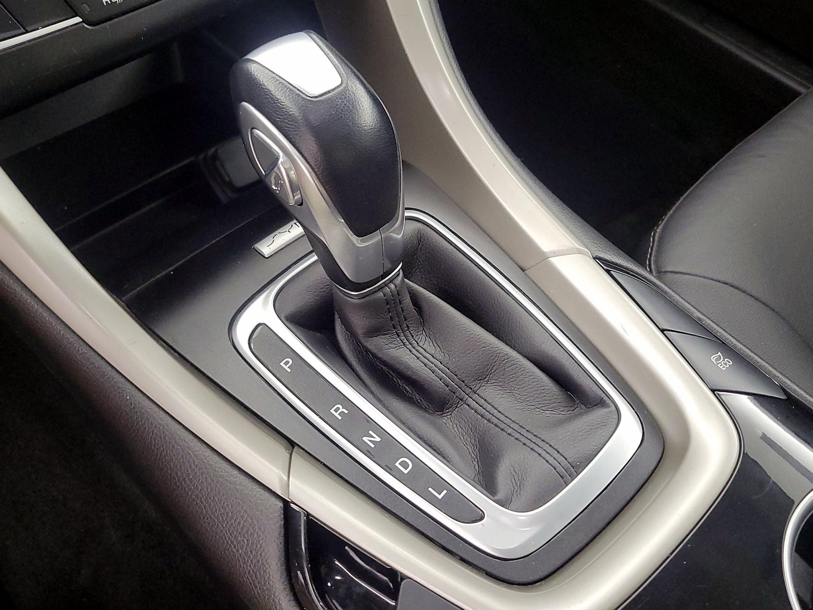 2016 Ford Fusion Hybrid SE - Photo 18