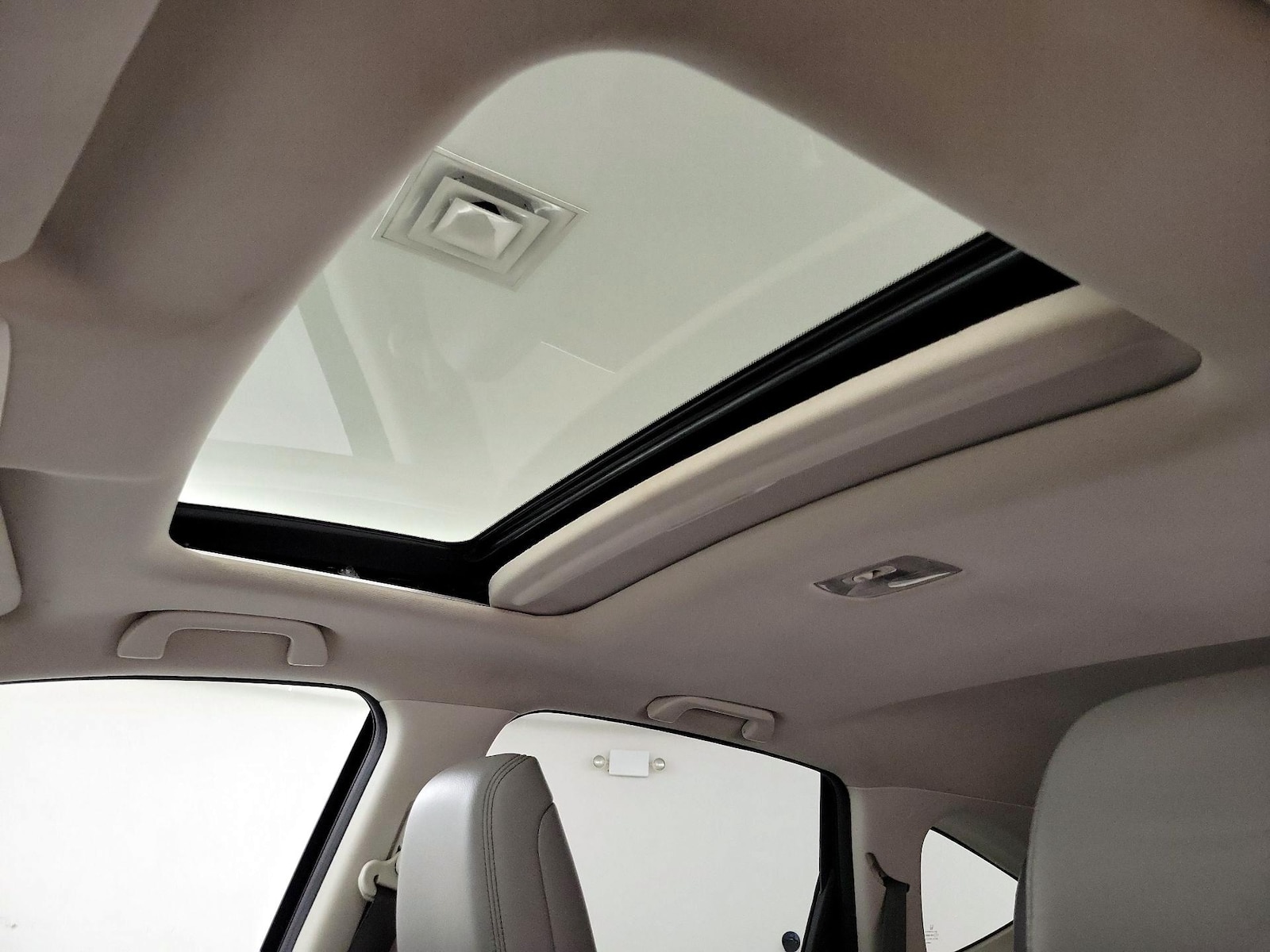 Sunroof(s) & Overhead Airbags