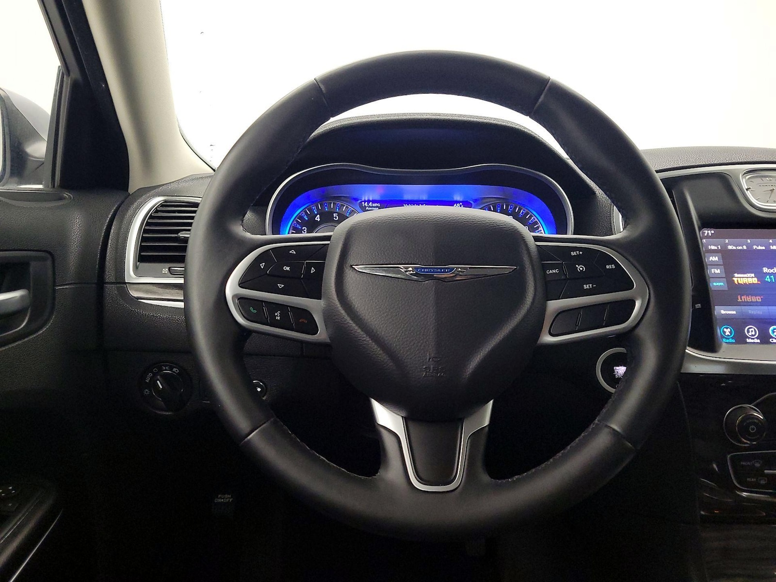 2017 Chrysler 300 Limited - Photo 11