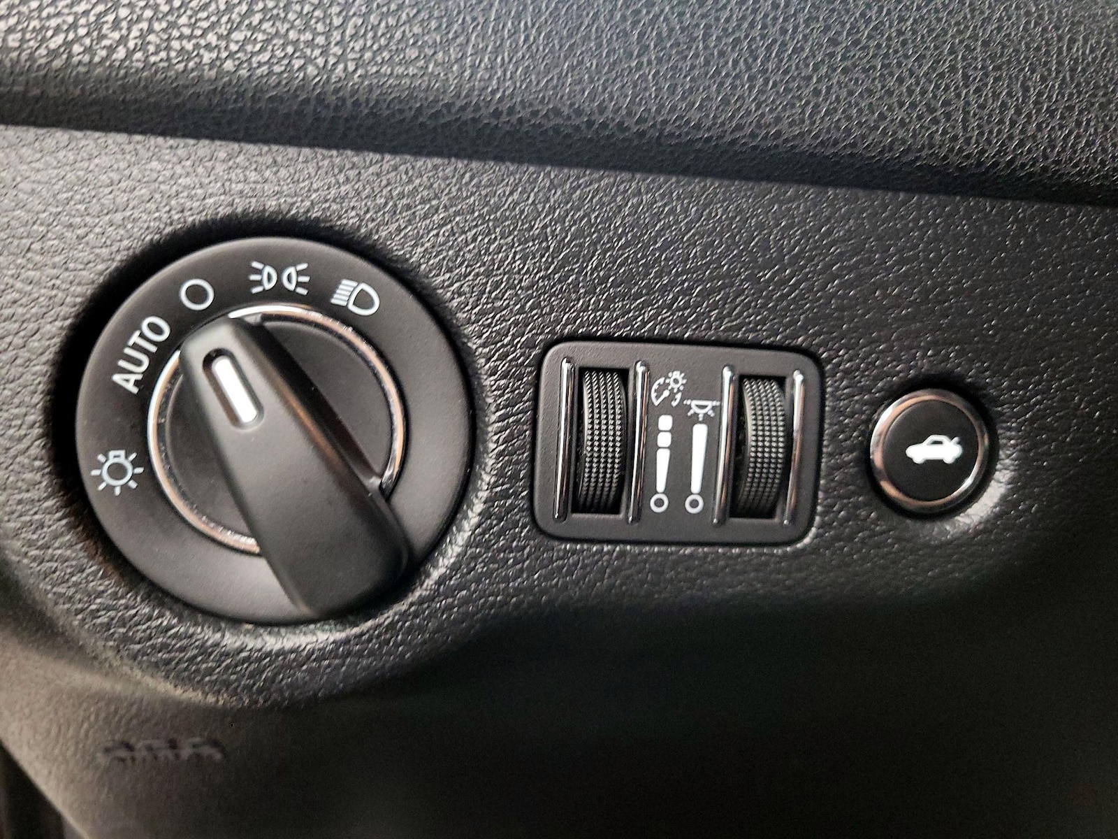 2017 Chrysler 300 Limited - Photo 14