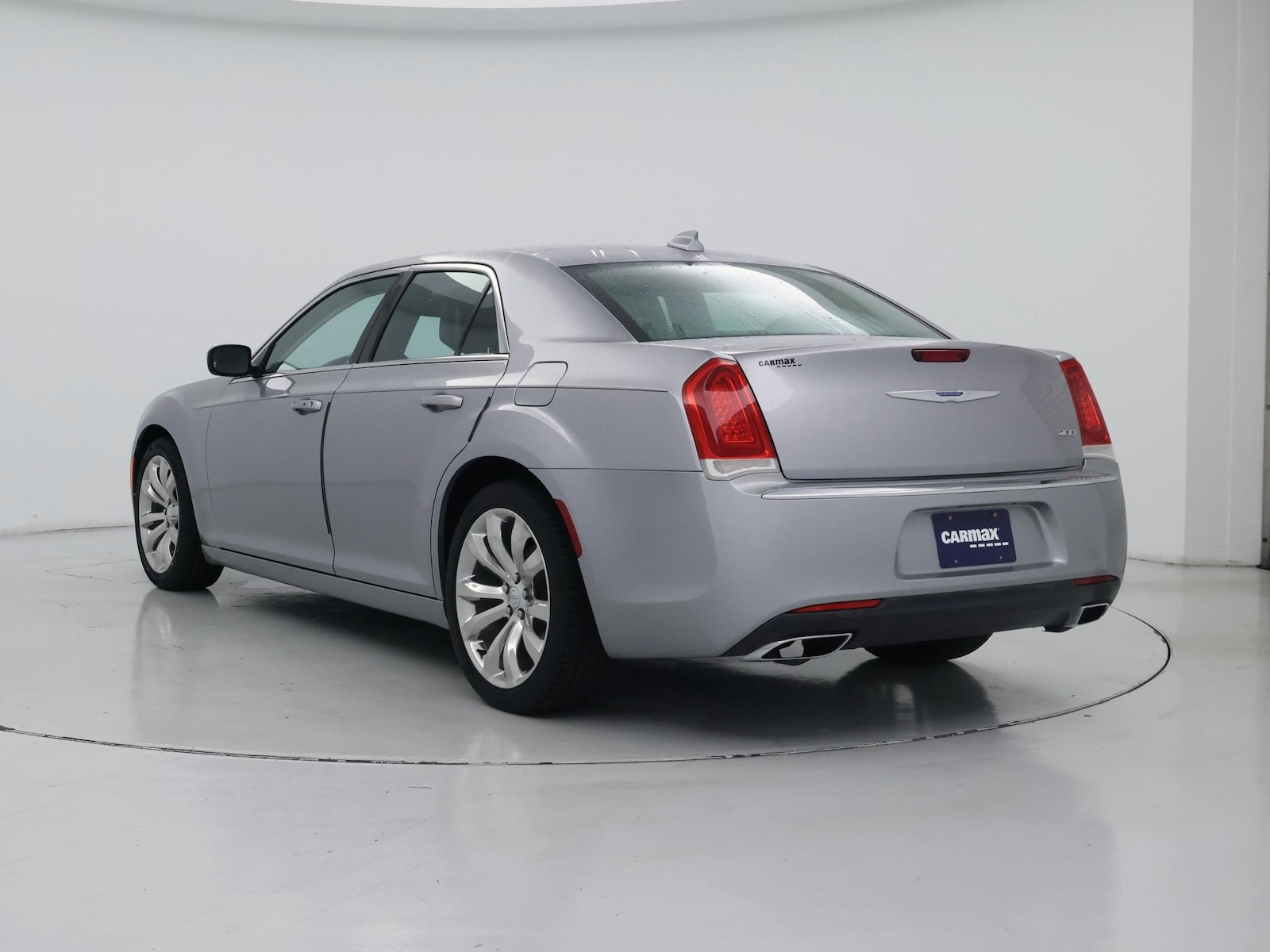 2017 Chrysler 300 Limited - Photo 3