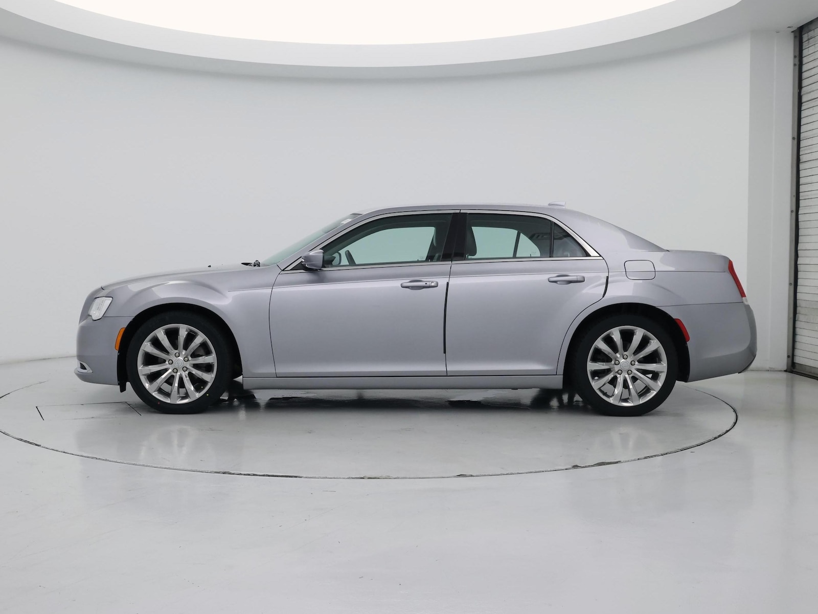 2017 Chrysler 300 Limited - Photo 4