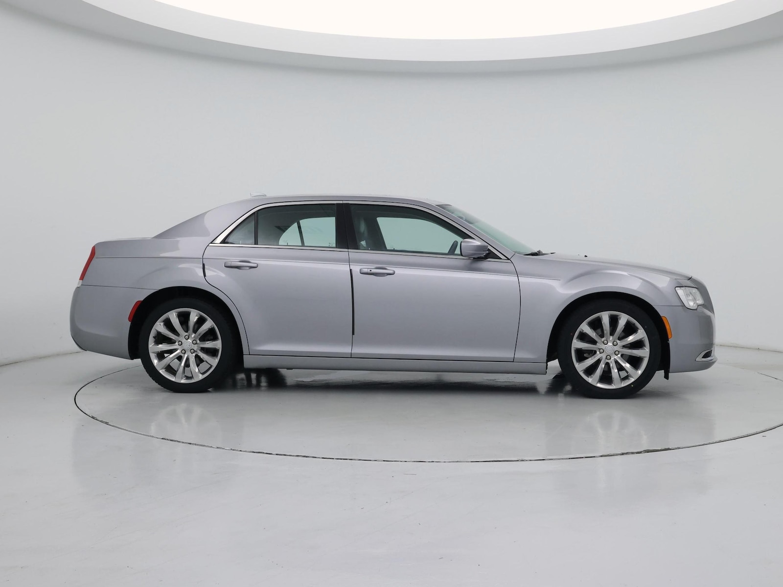 2017 Chrysler 300 Limited - Photo 8