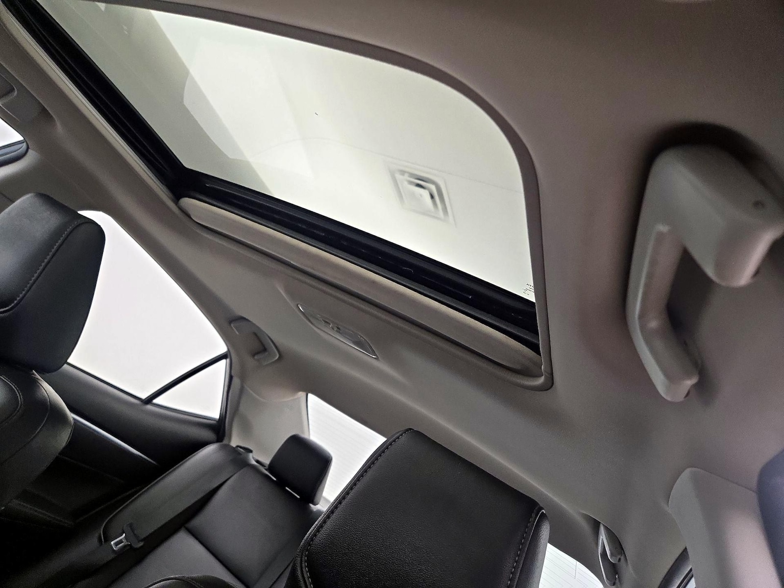 Sunroof(s) & Overhead Airbags