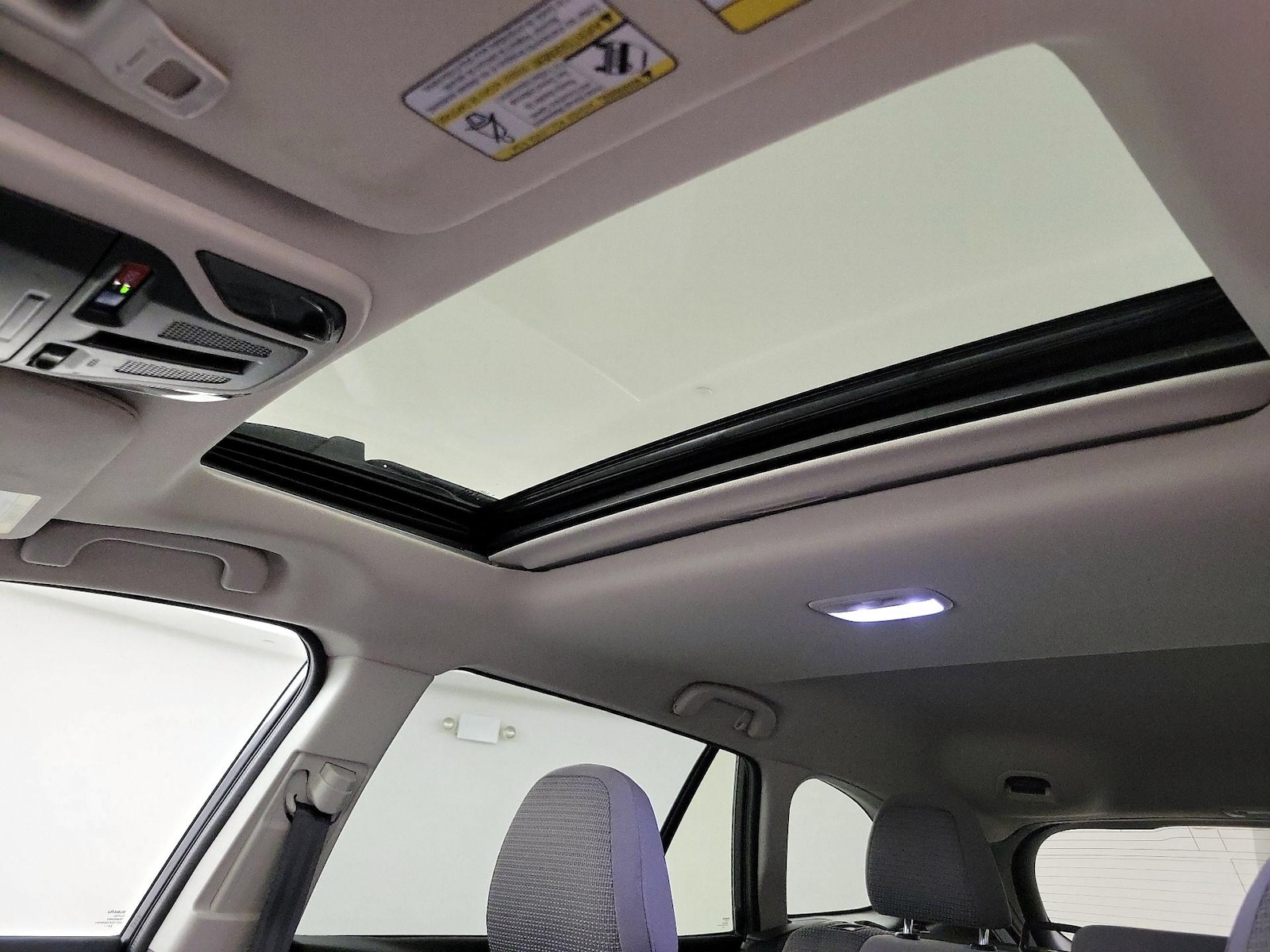 Sunroof(s) & Overhead Airbags