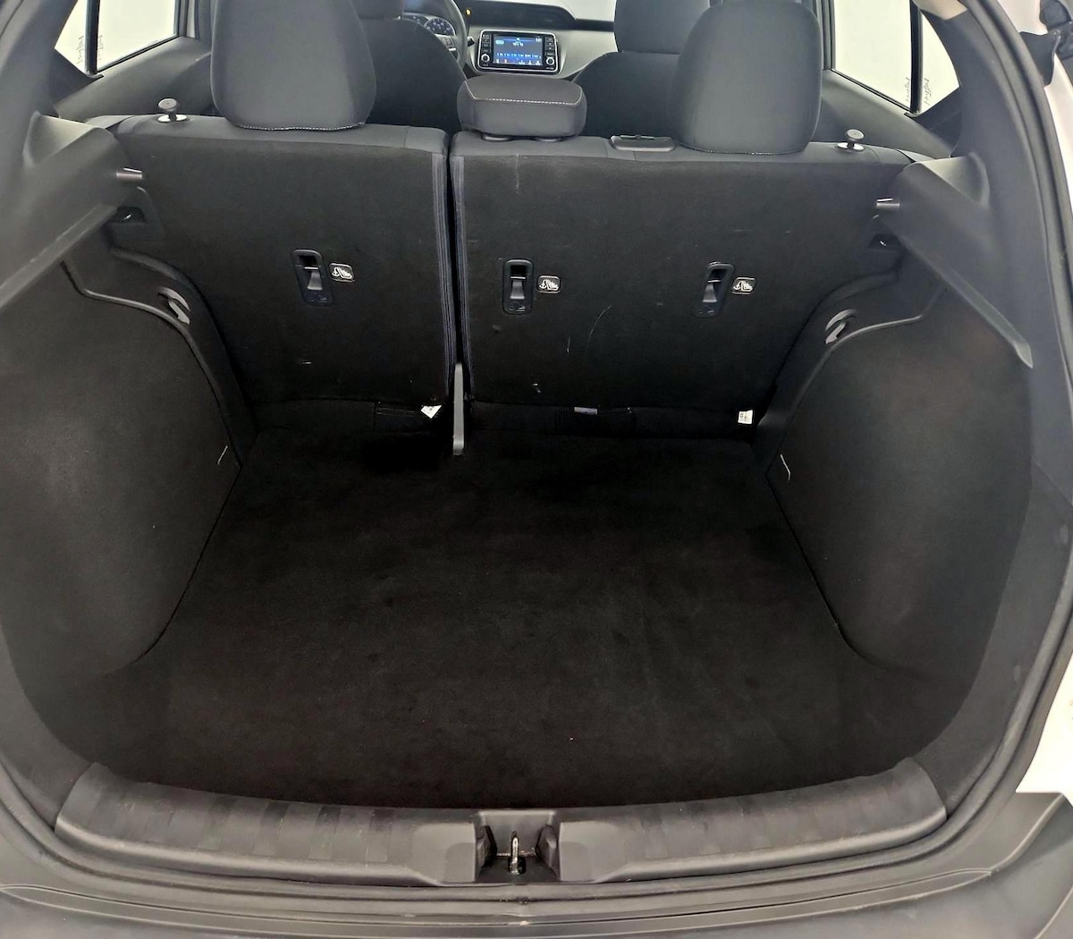 Trunk/Cargo (Seats Up)
