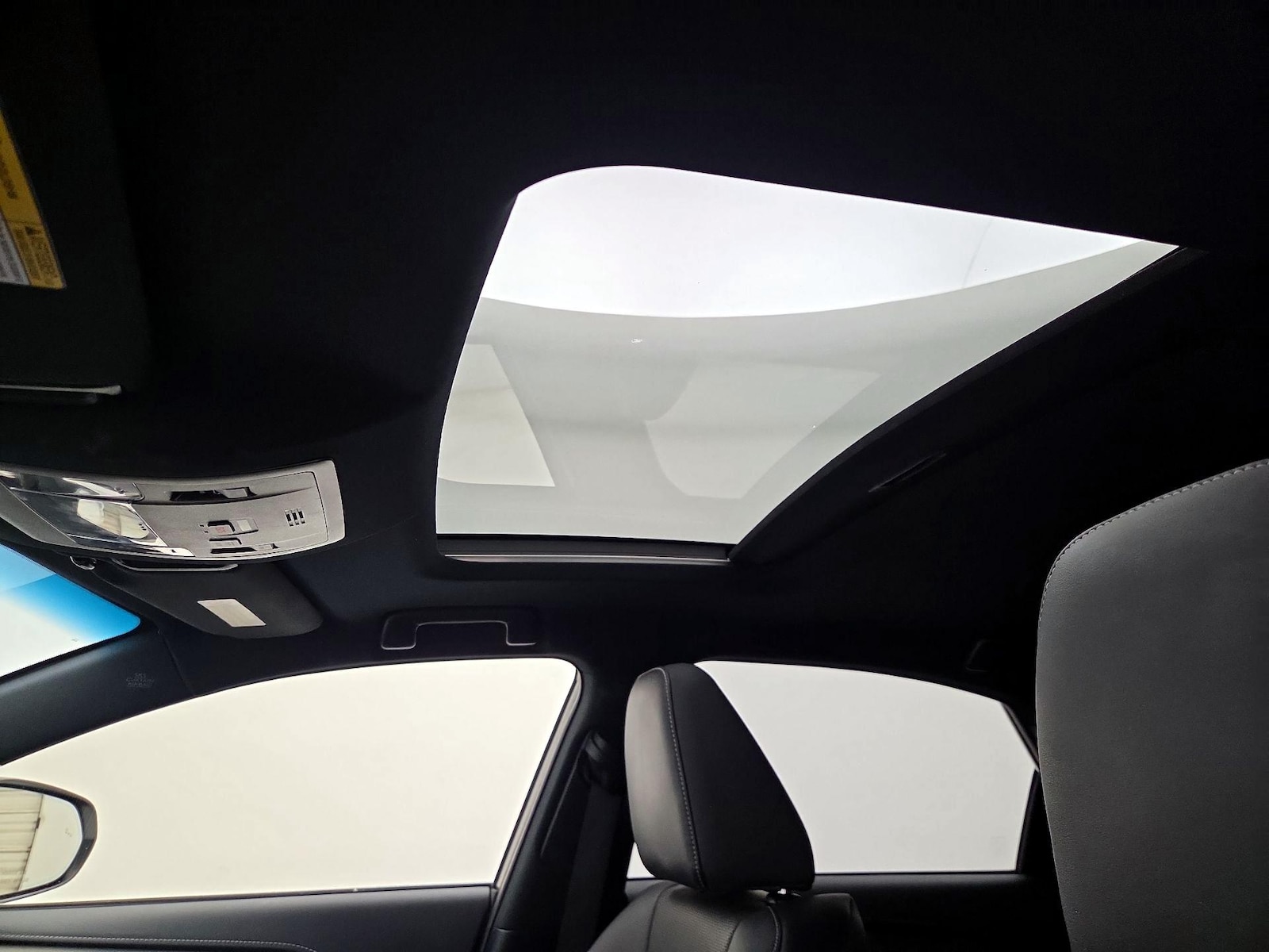 Sunroof(s) & Overhead Airbags