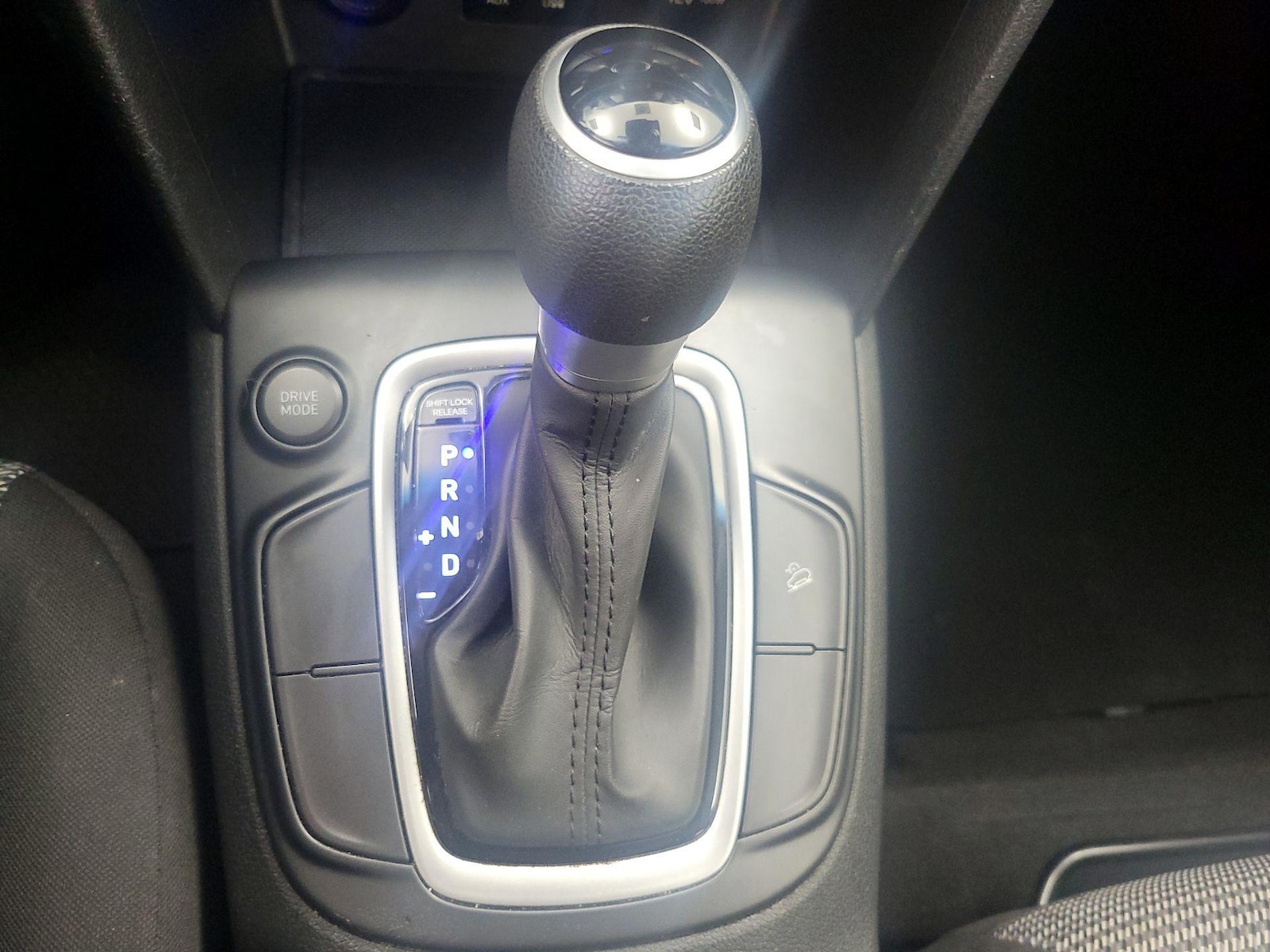 2021 Hyundai Kona SE - Photo 18