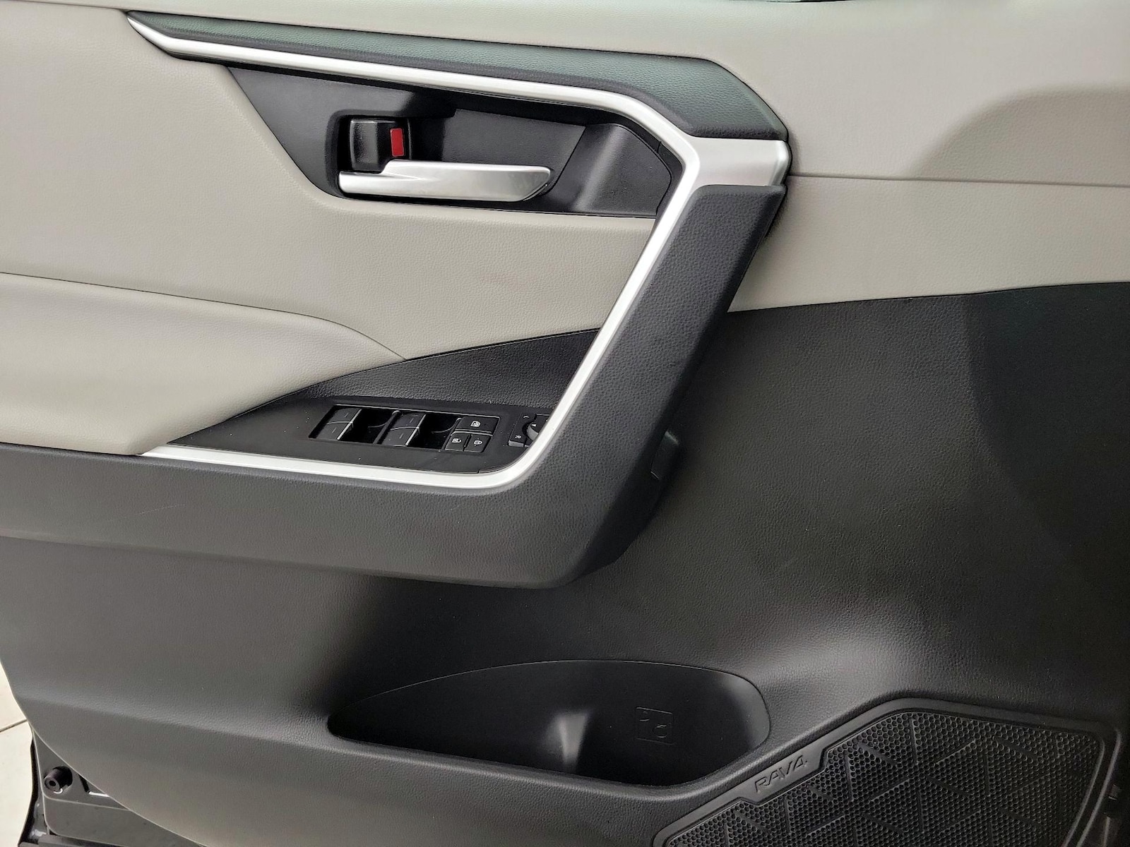2023 Toyota RAV4 XLE - Photo 13